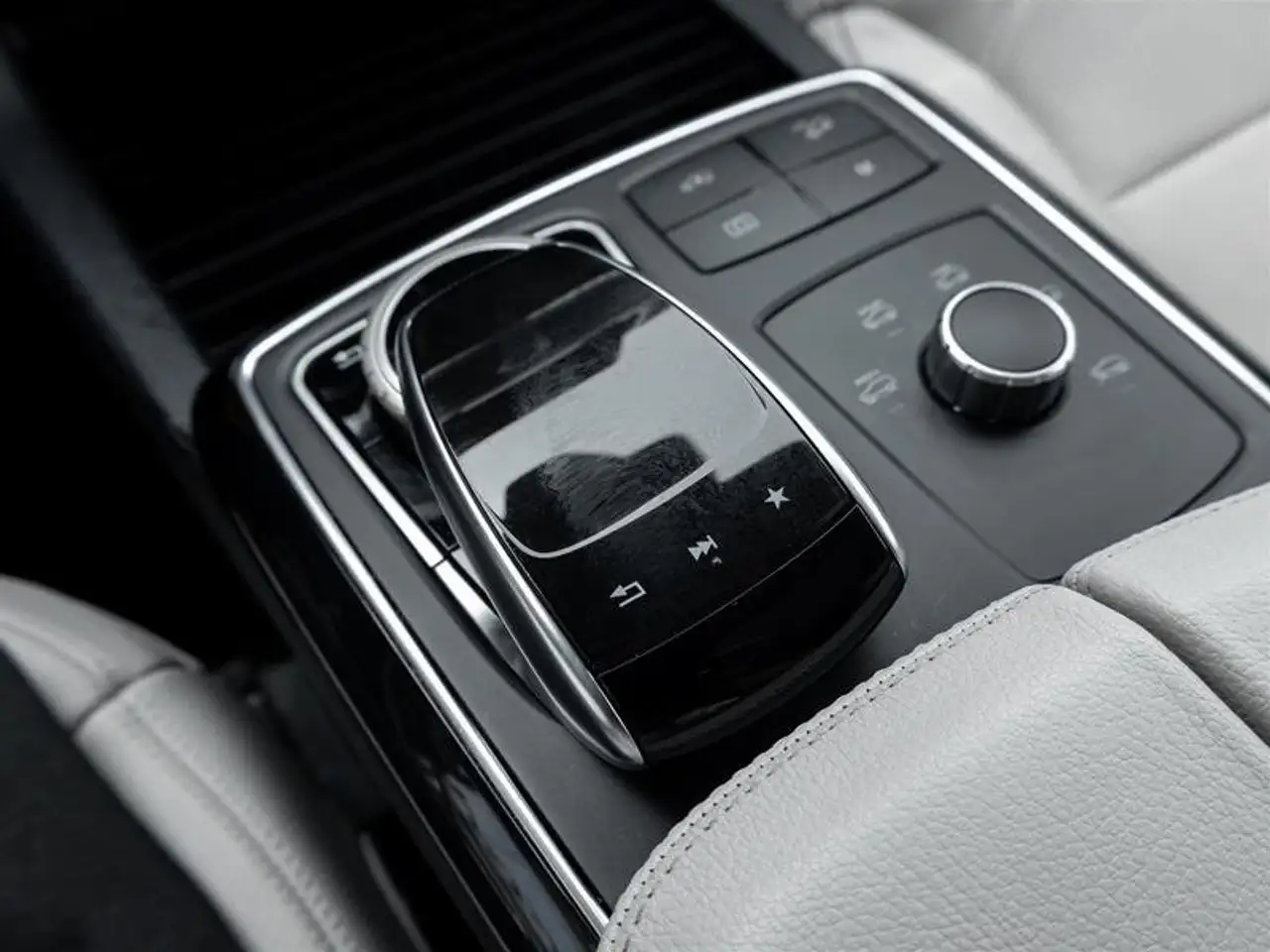 Mercedes-Benz GLE снимка Mercedes-Benz GLE