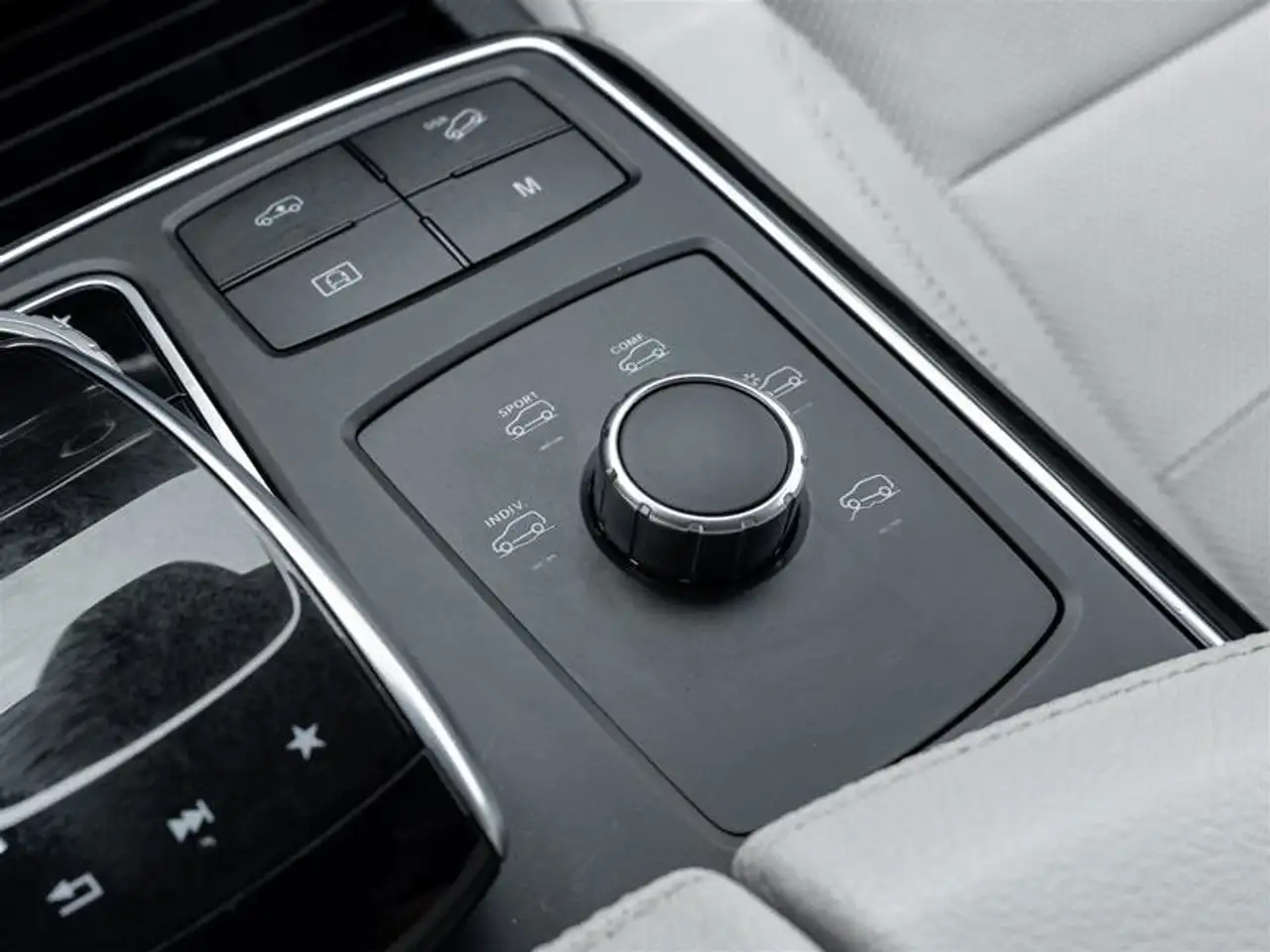 Mercedes-Benz GLE снимка Mercedes-Benz GLE