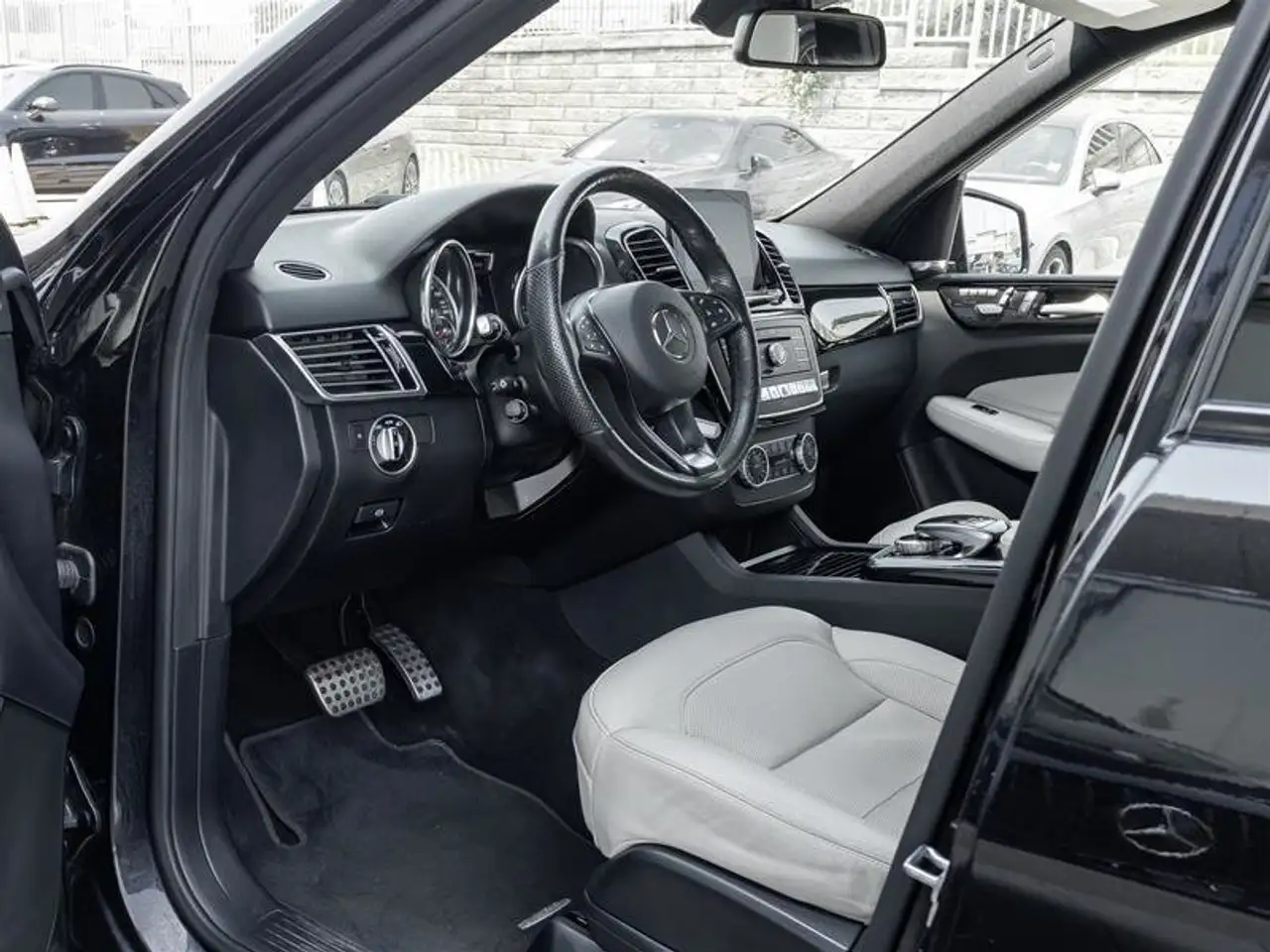 Mercedes-Benz GLE снимка Mercedes-Benz GLE