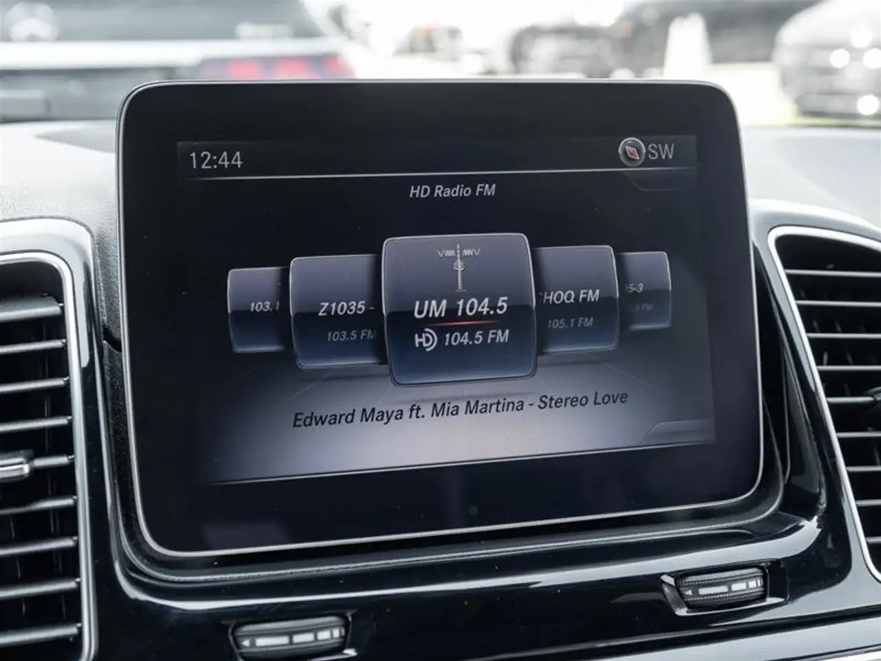 Mercedes-Benz GLE снимка Mercedes-Benz GLE