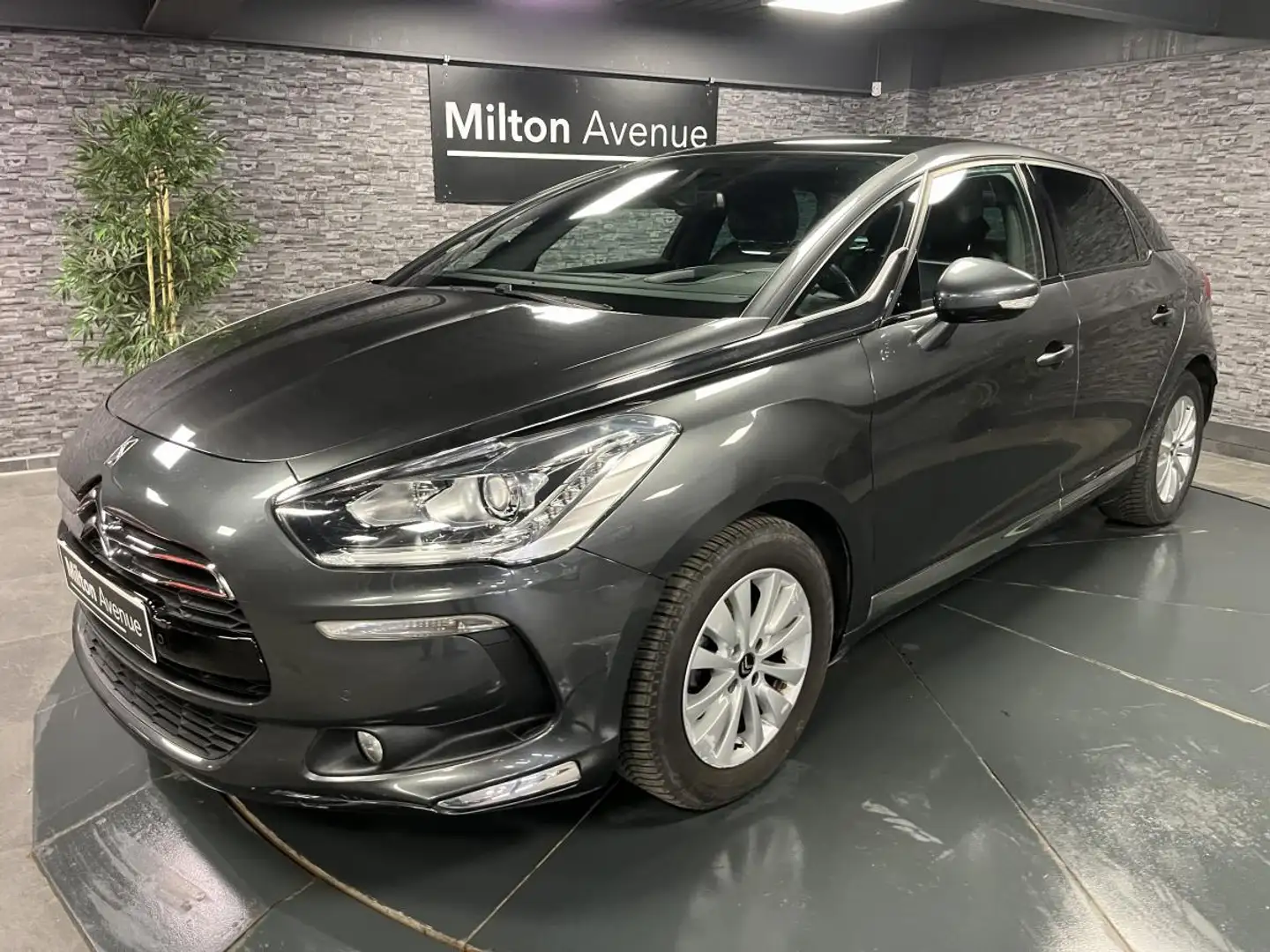 DS Automobiles DS 5 DS5 1.6 e-HDi FAP - 115 - BV ETG6  So Chic Gris - 1