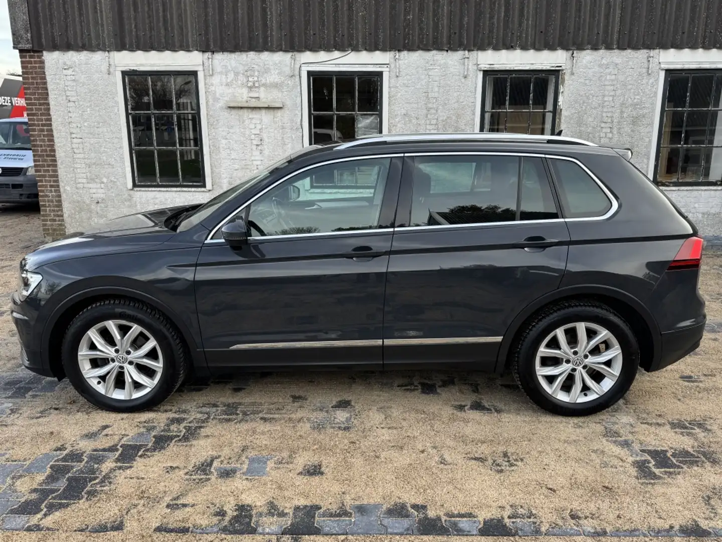 Volkswagen Tiguan 1.4 TSI CL Bns * trekhaak * apple carplay * All In Gris - 2