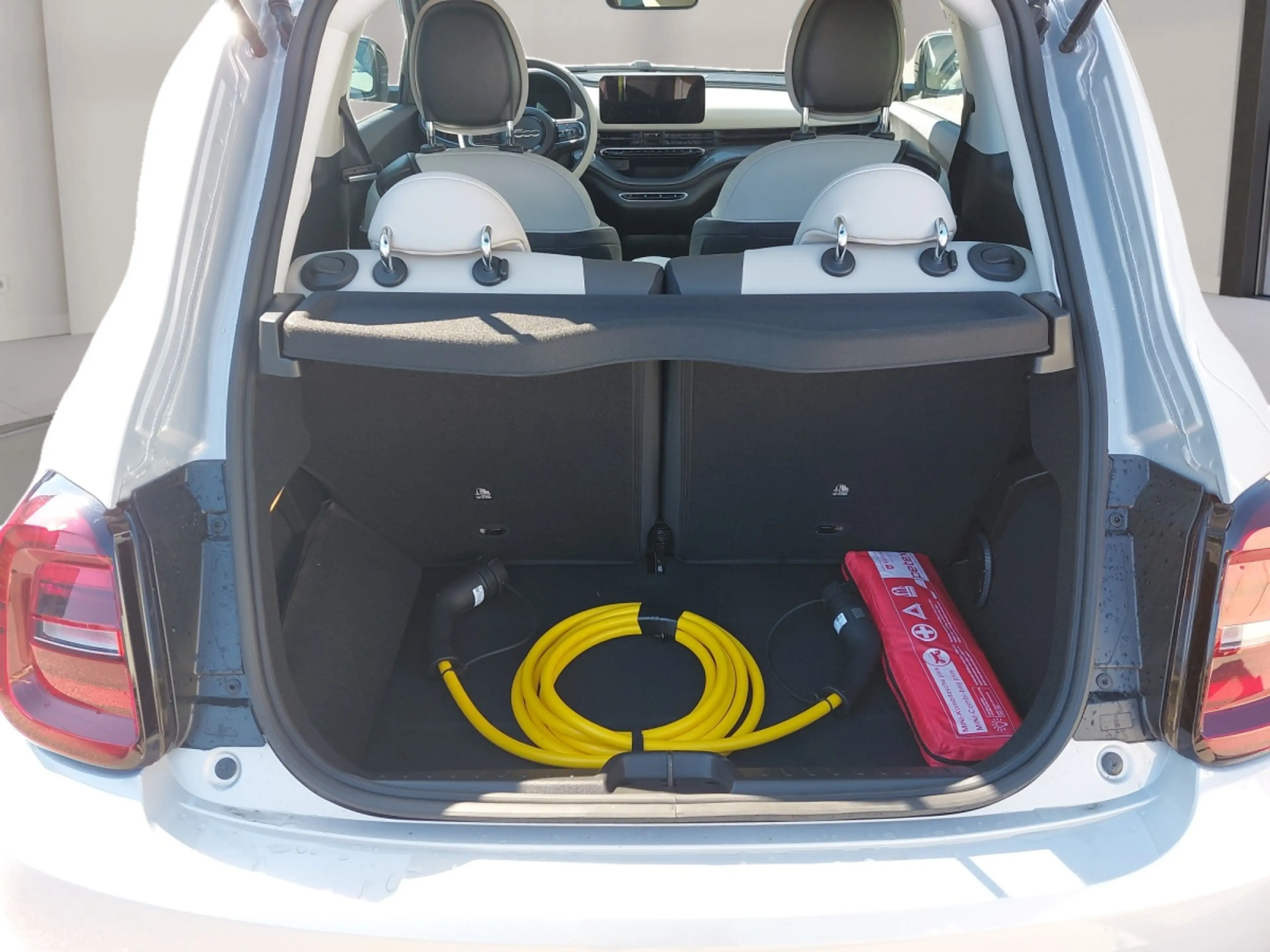 Fiat 500e Hatchback La Prima 42kWh — photo 12