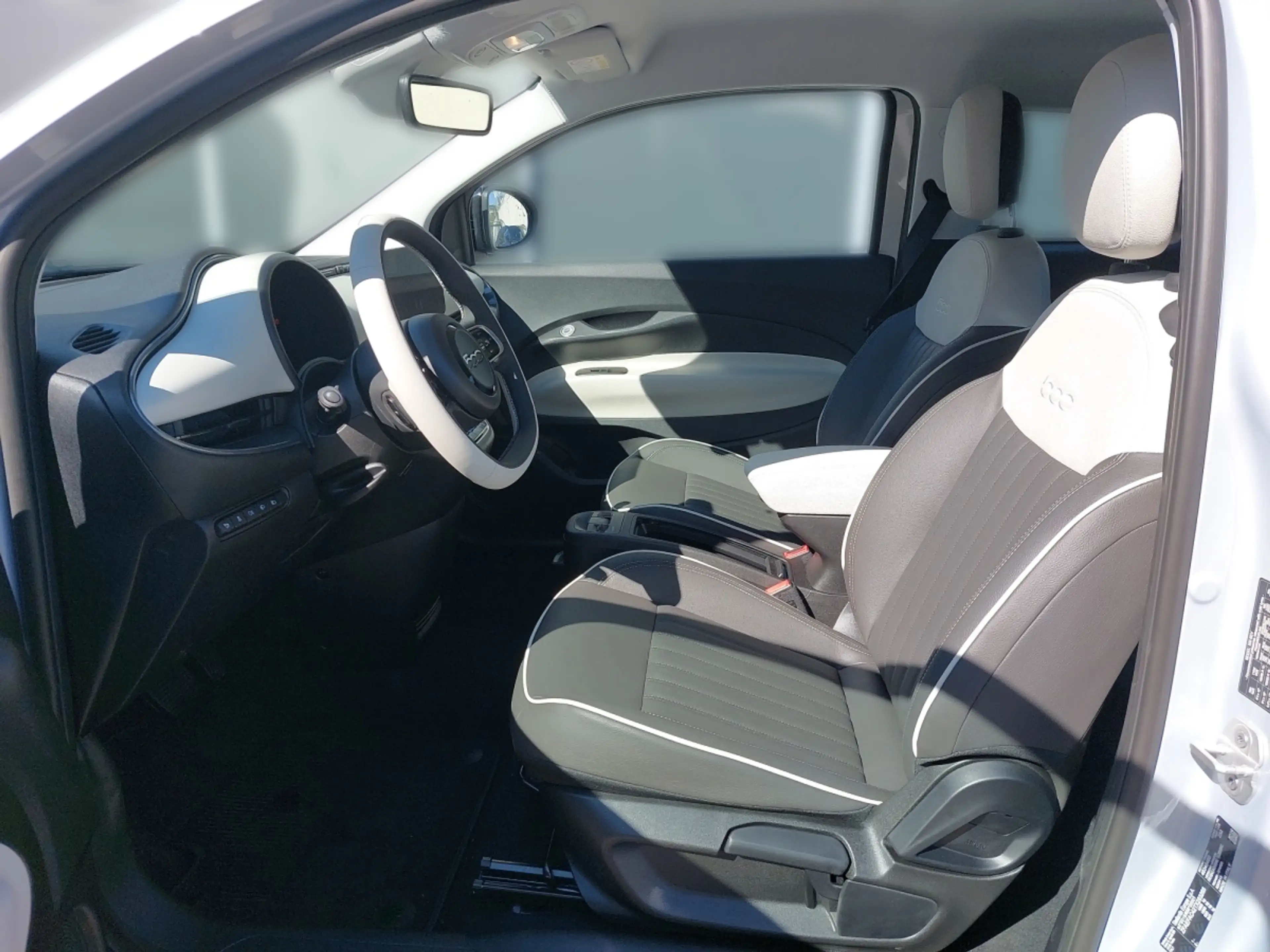 Fiat 500e Hatchback La Prima 42kWh — photo 5