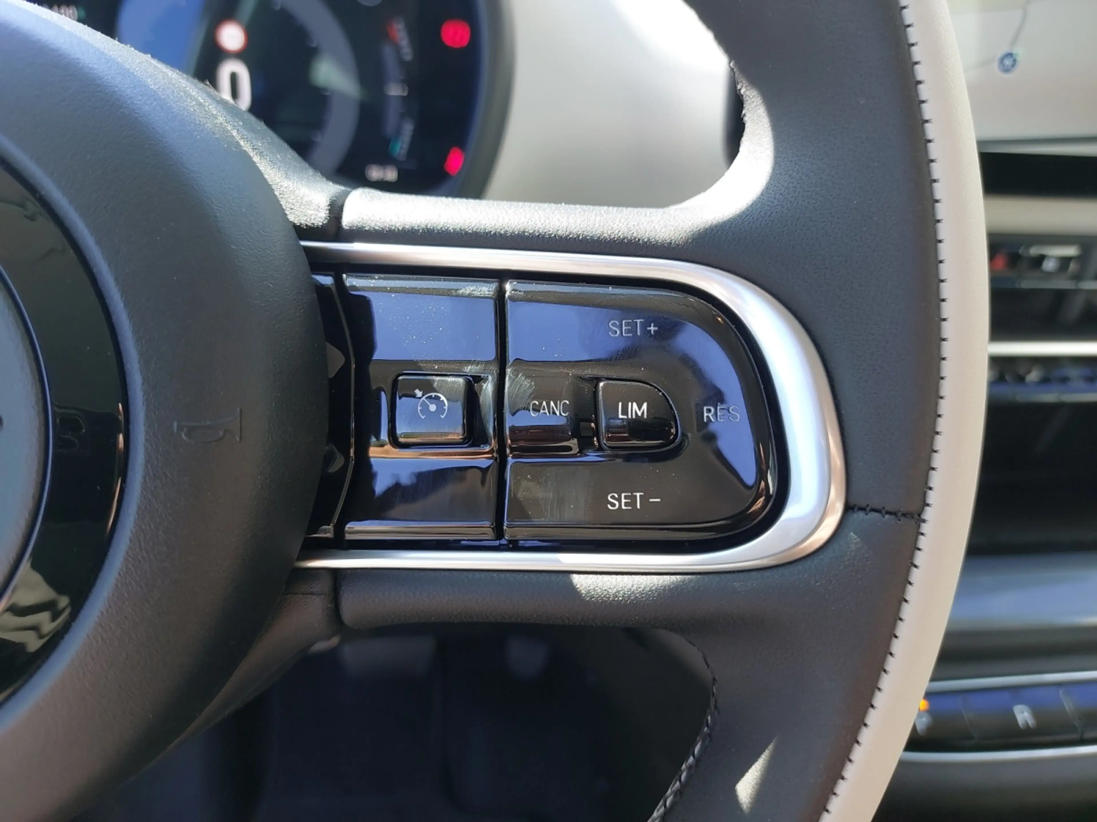 Fiat 500e Hatchback La Prima 42kWh — photo 17