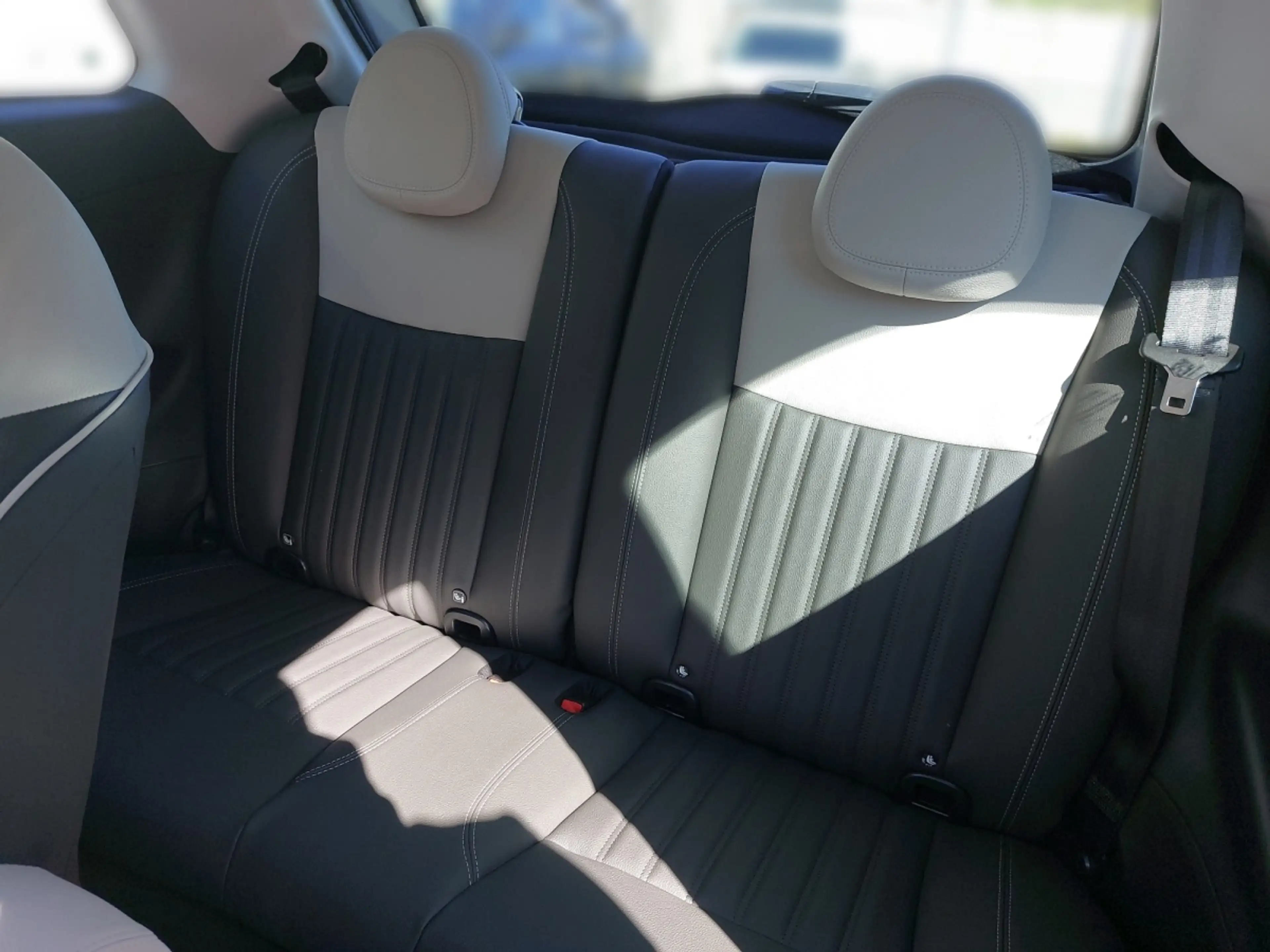 Fiat 500e Hatchback La Prima 42kWh — photo 11
