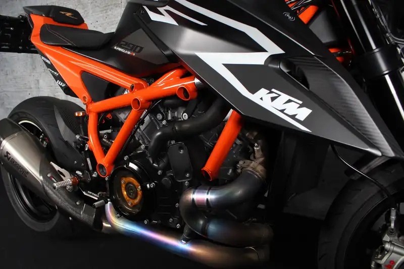 KTM 1290 Superduke RR - foto 8