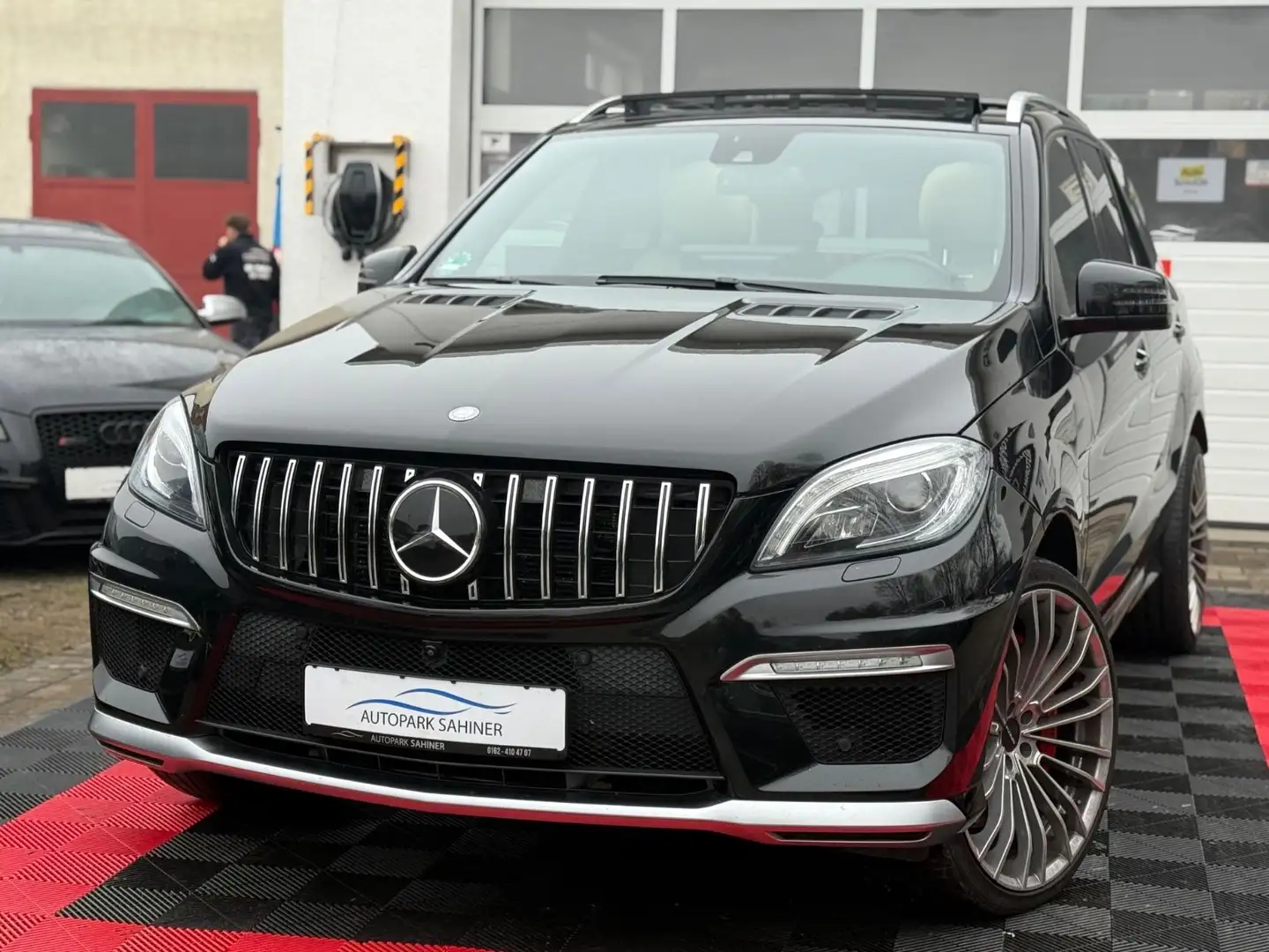 Mercedes-Benz ML 63 AMG *ABSOULUT VOLL*EXCLUSIVE Schwarz - 2