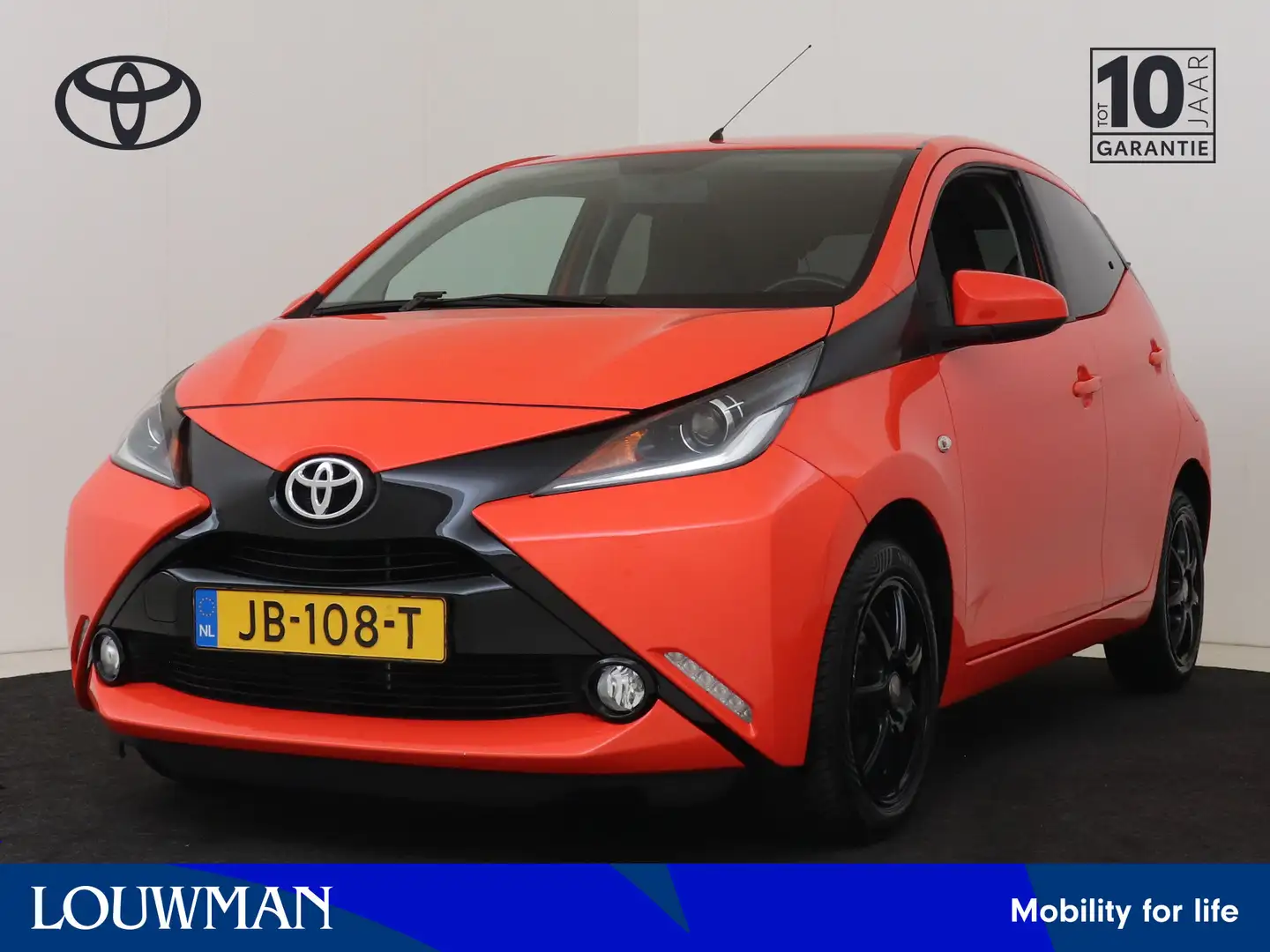 Toyota Aygo 1.0 VVT-i x-sport I Navigatie I 5 Deurs I Airco I Orange - 1