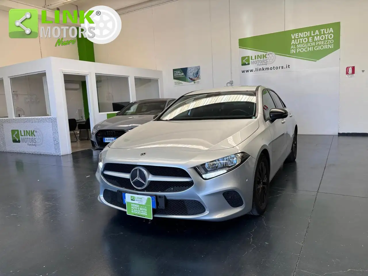 Mercedes-Benz A 180 d SEDAN PREMIUM — photo 1 of 15