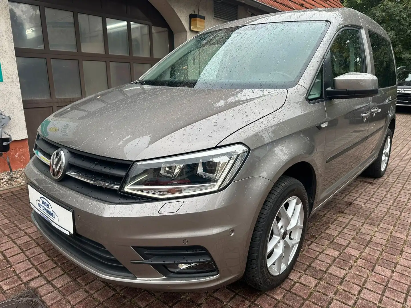 Volkswagen Caddy 2.0TDI*KLIMAAUT.*XENON*SITZHZG*AHK* Beige - 1