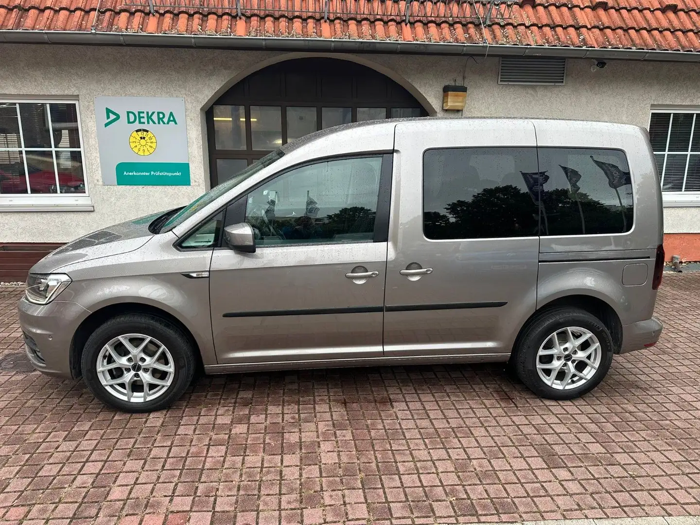 Volkswagen Caddy 2.0TDI*KLIMAAUT.*XENON*SITZHZG*AHK* Beige - 2