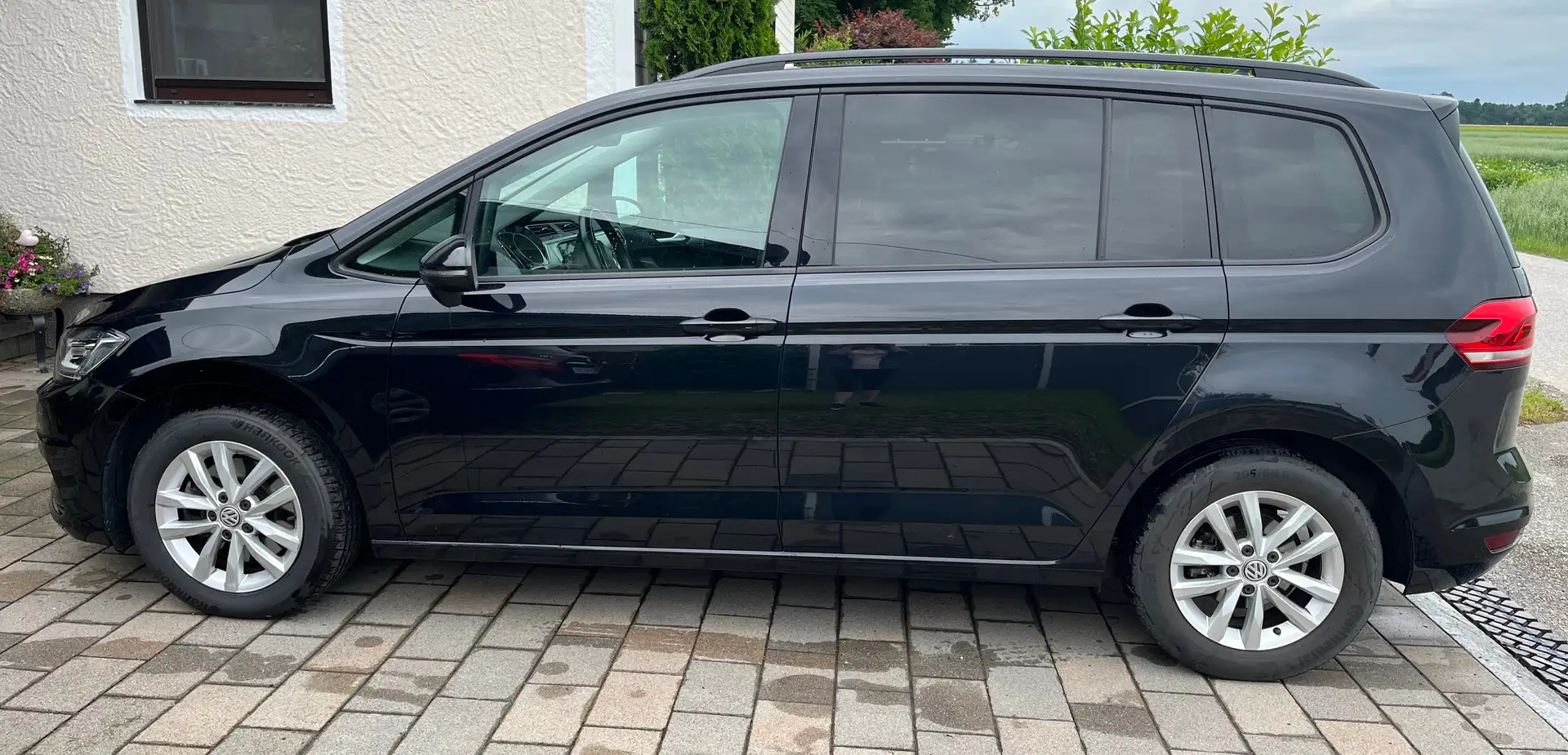 Volkswagen Touran Touran Highline 1,6 SCR TDI DSG Highline Schwarz - 1