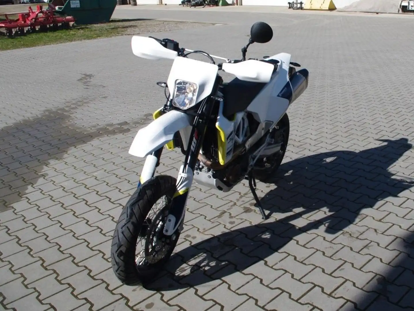 Husqvarna 701 Supermoto Bílá - 1