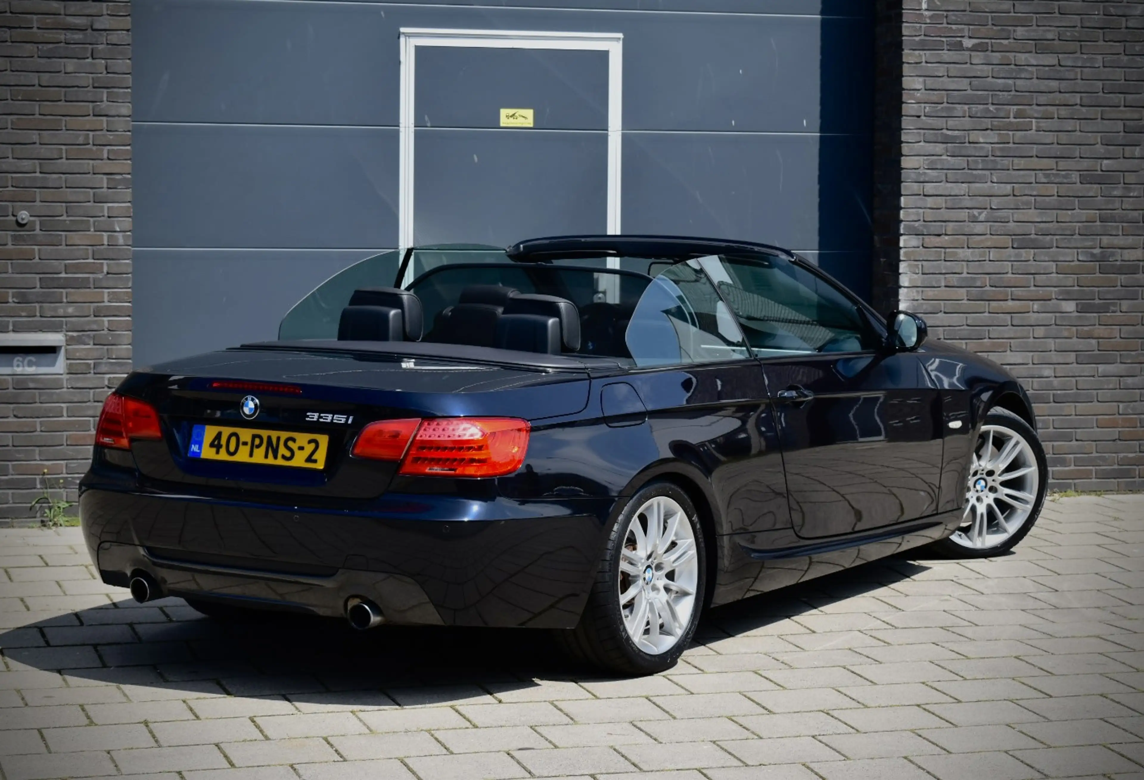 BMW 335 3-serie Cabrio 335i (E93) High Executive | M-Sport — photo 2