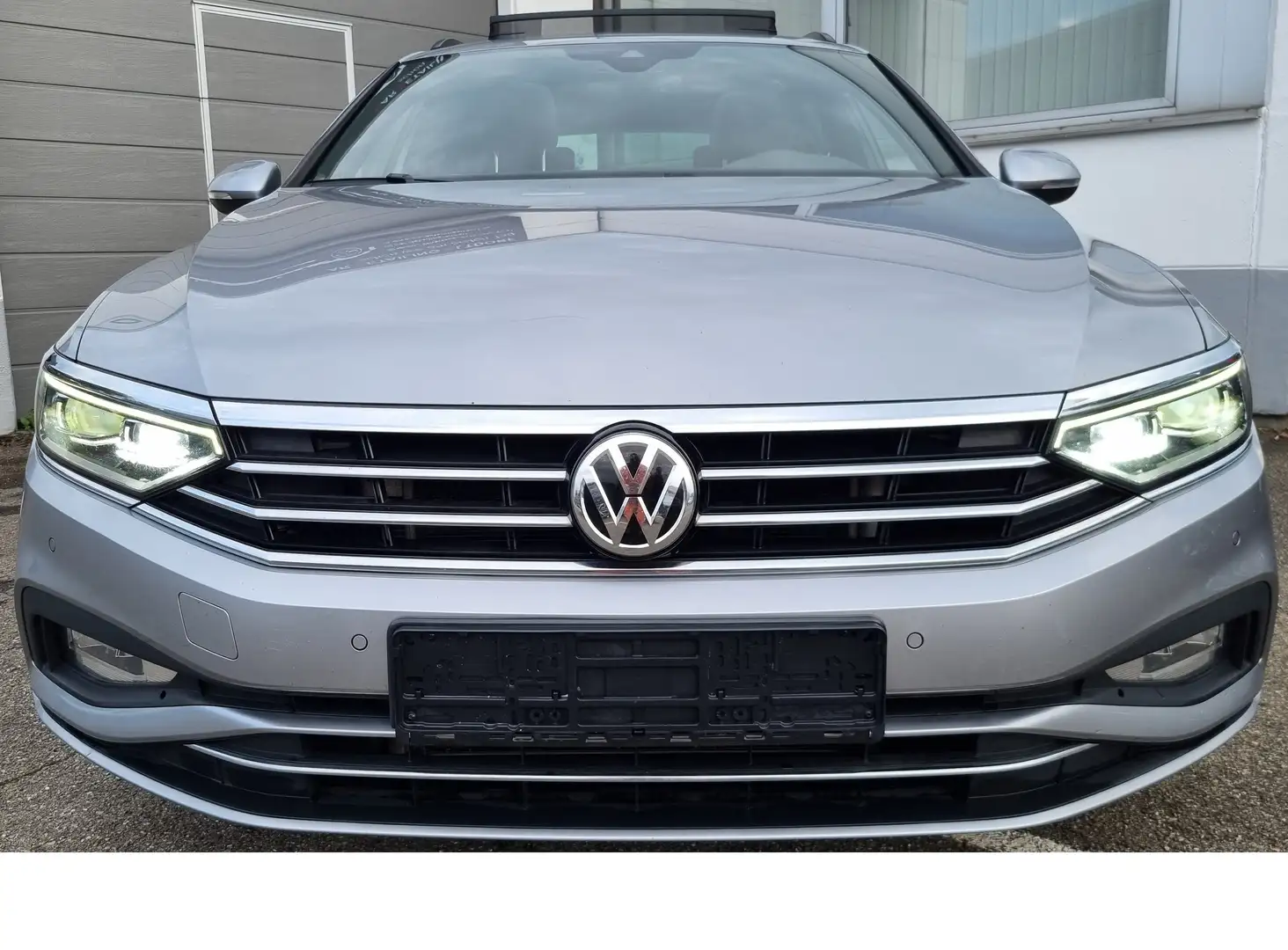 Volkswagen Passat Variant 2.0 TDI DSG MatrixLED Panorama Kamera Navi el.Heck Gris - 2