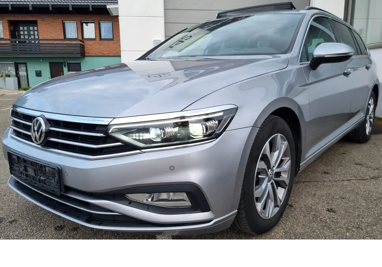 Volkswagen Passat Variant 2.0 TDI DSG MatrixLED Panorama Kamera Navi el.Heck Gris - 1