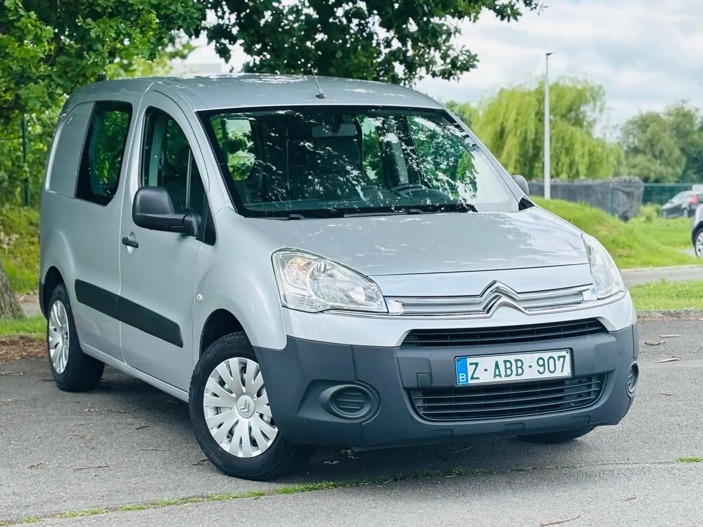 Citroen Berlingo 1.6 HDi Attraction Utilitaire Gris - 2