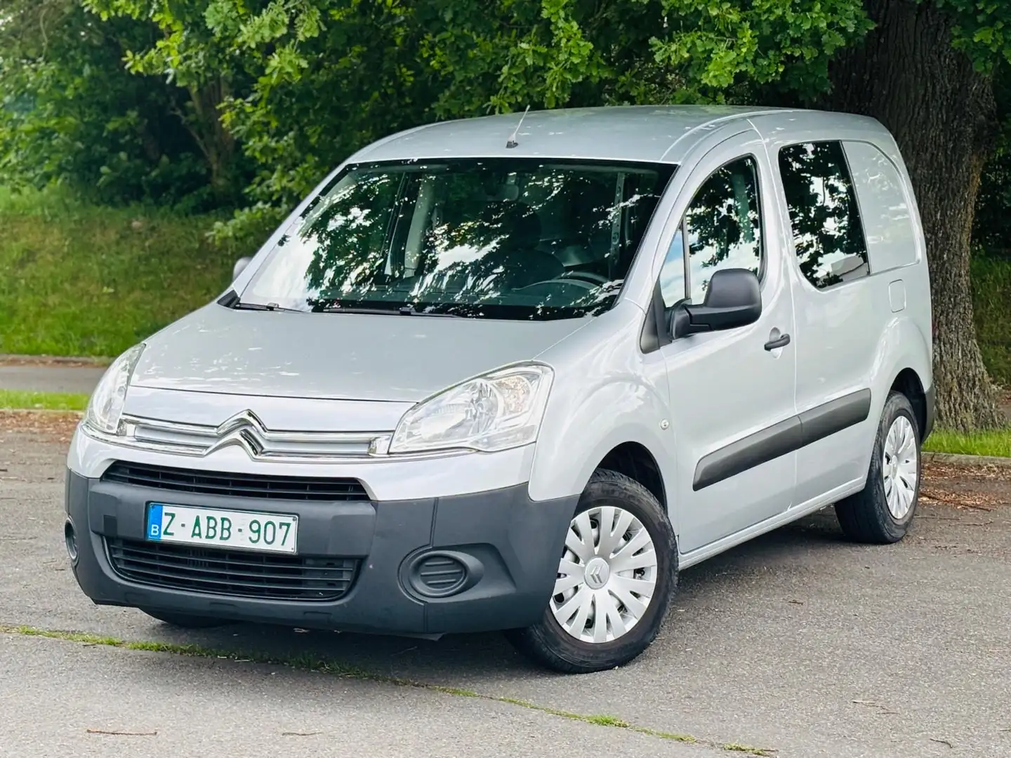 Citroen Berlingo 1.6 HDi Attraction Utilitaire Gris - 1