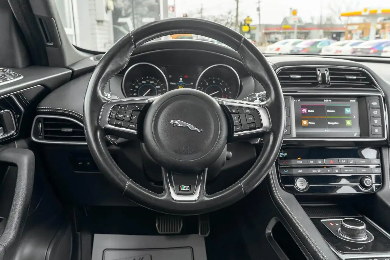 Jaguar F-Pace снимка Jaguar F-Pace