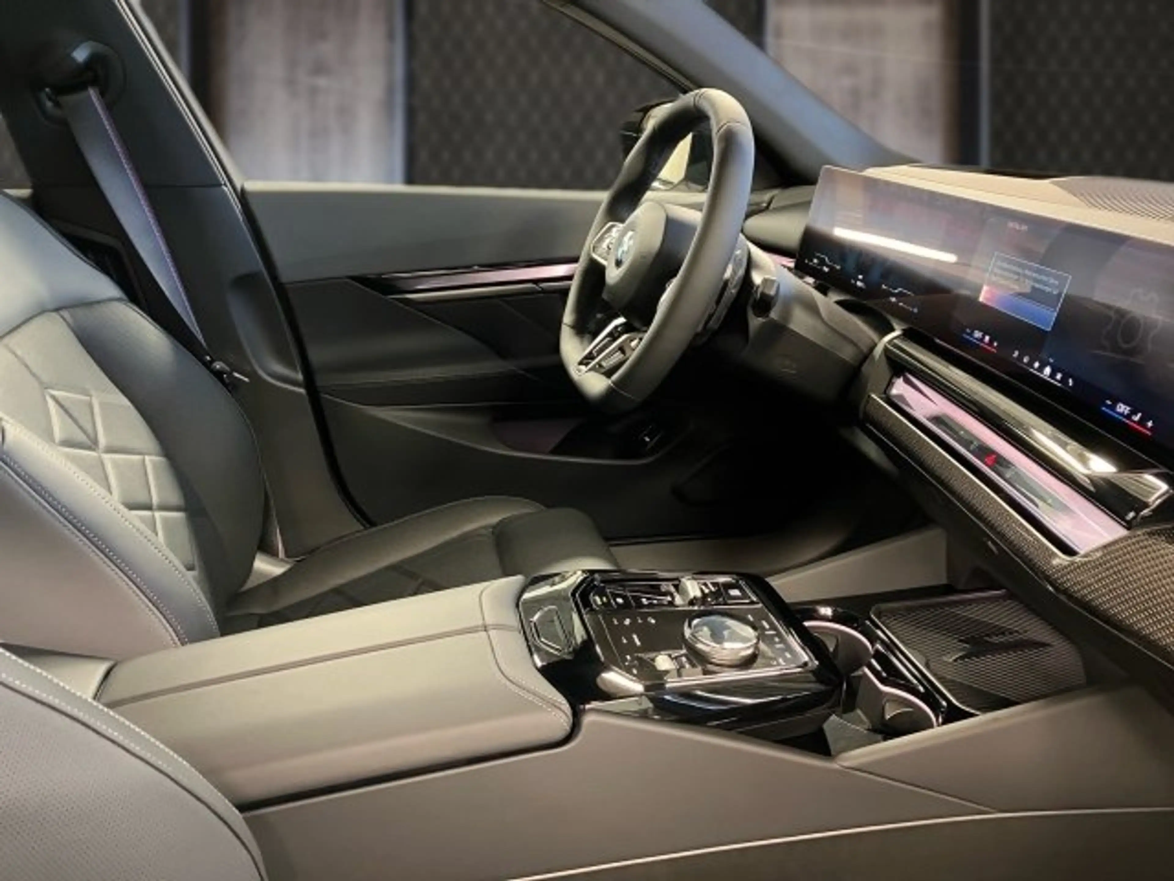 BMW 540 d xDrive Touring G61 — photo 6