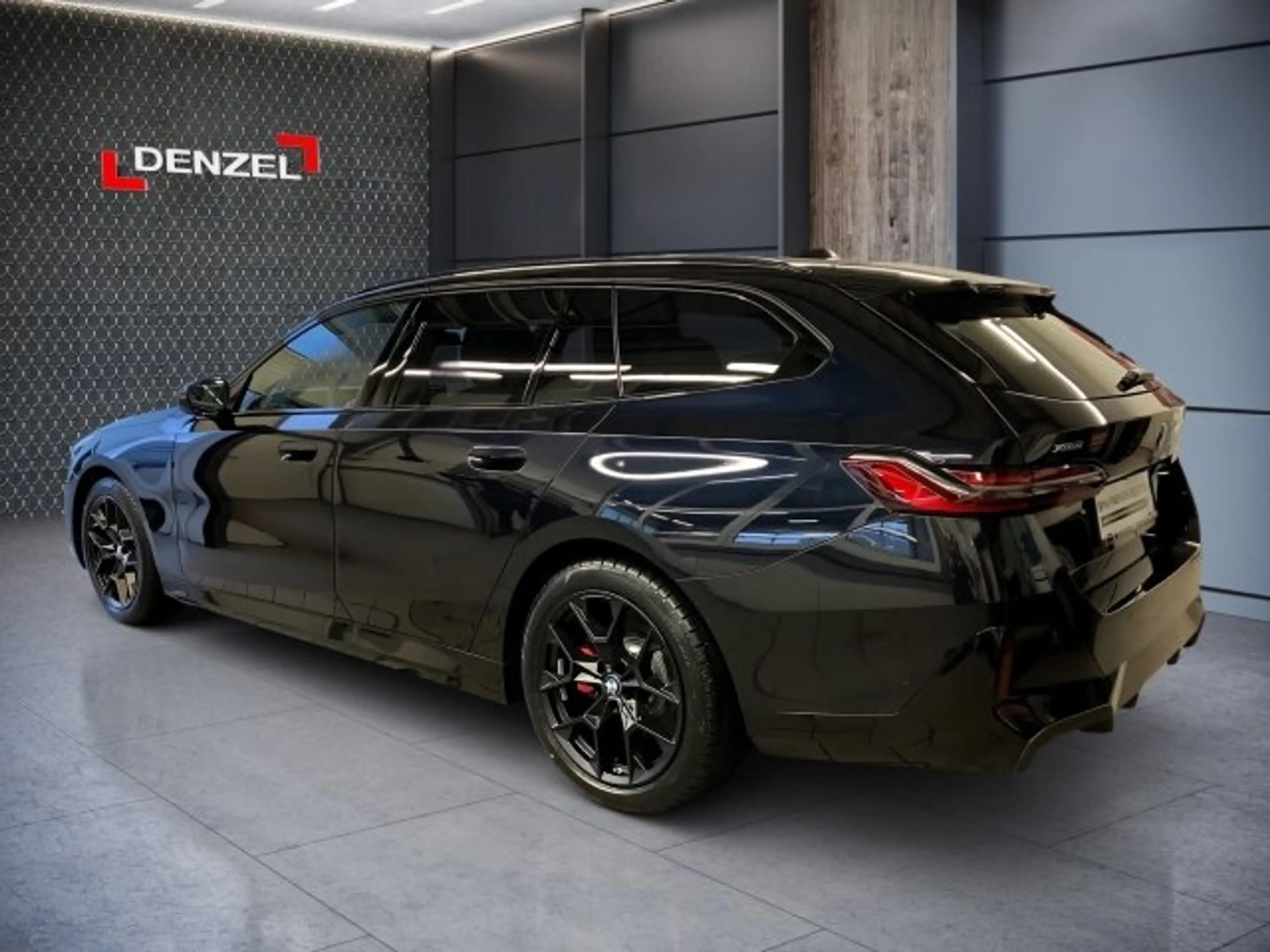 BMW 540 d xDrive Touring G61 — photo 3