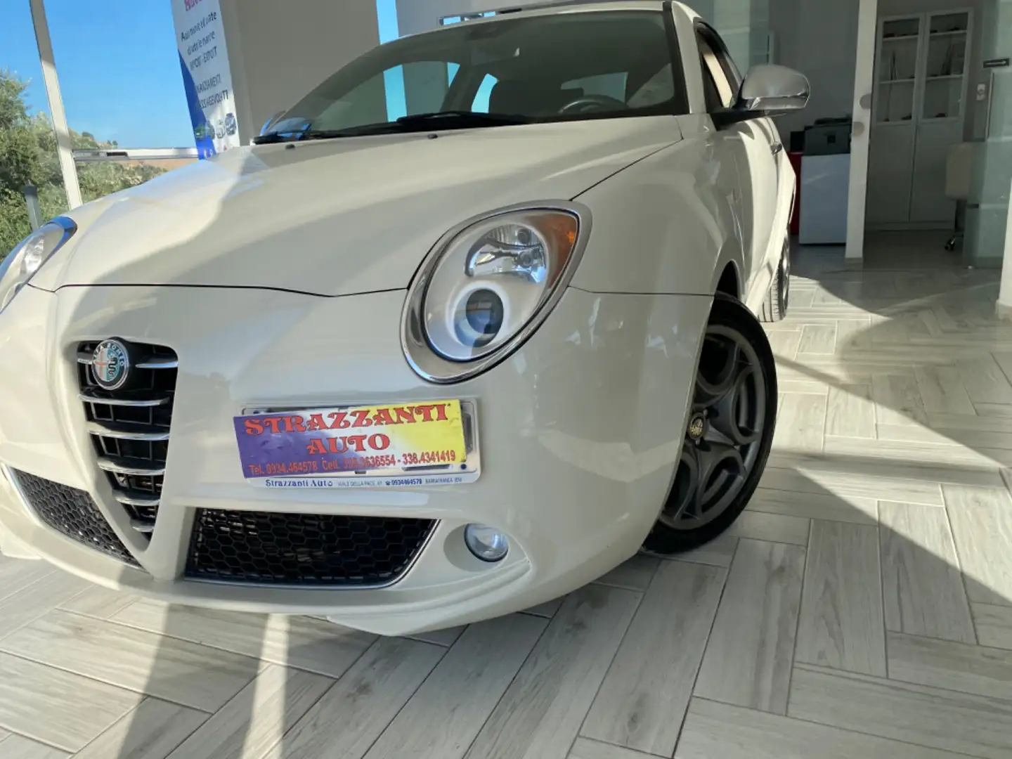 Alfa Romeo MiTo 1.3 JTDm-2 95 CV S&S Distinctive Sport Pack Weiß - 1