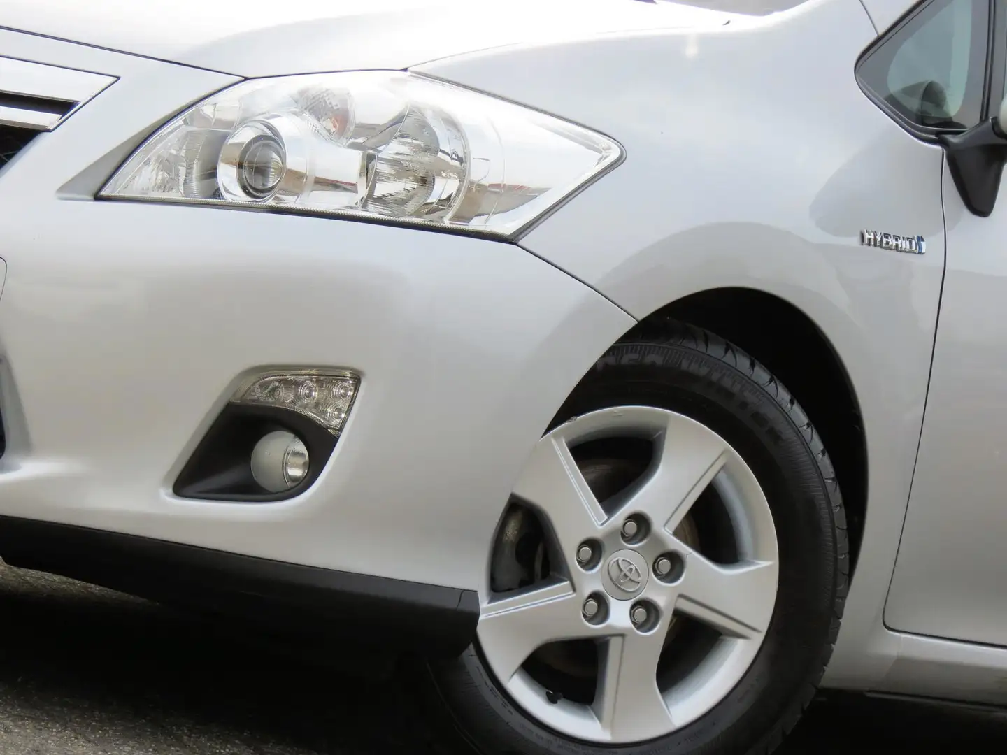 Toyota Auris 1.8 Full Hybrid Aspiration | CLIMA-AIRCO | CRUISE Gris - 2