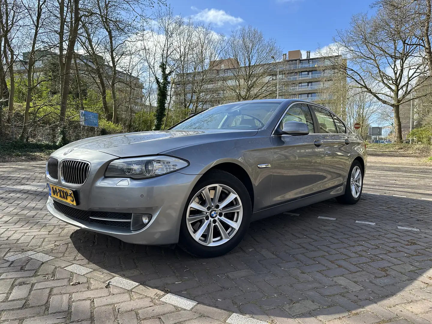 BMW 528 528i High Executive Aut, Xenon, Navi, Camera Szürke - 1