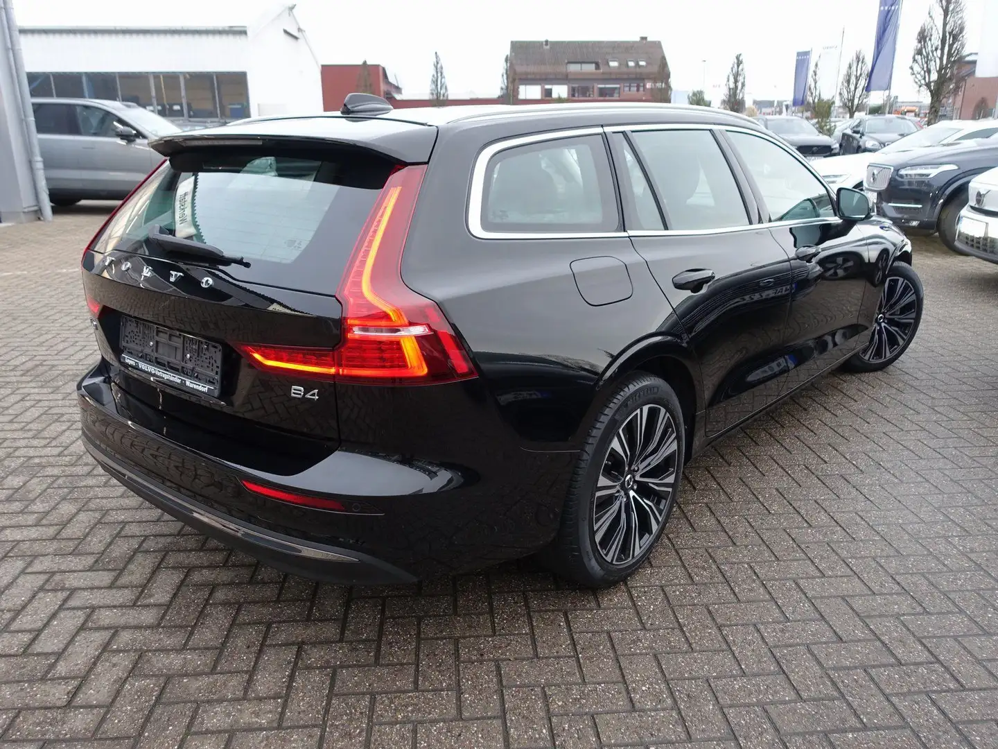 Volvo V60 B4 Diesel Ultimate Bright/Pano/Kamera/H&K Schwarz - 2