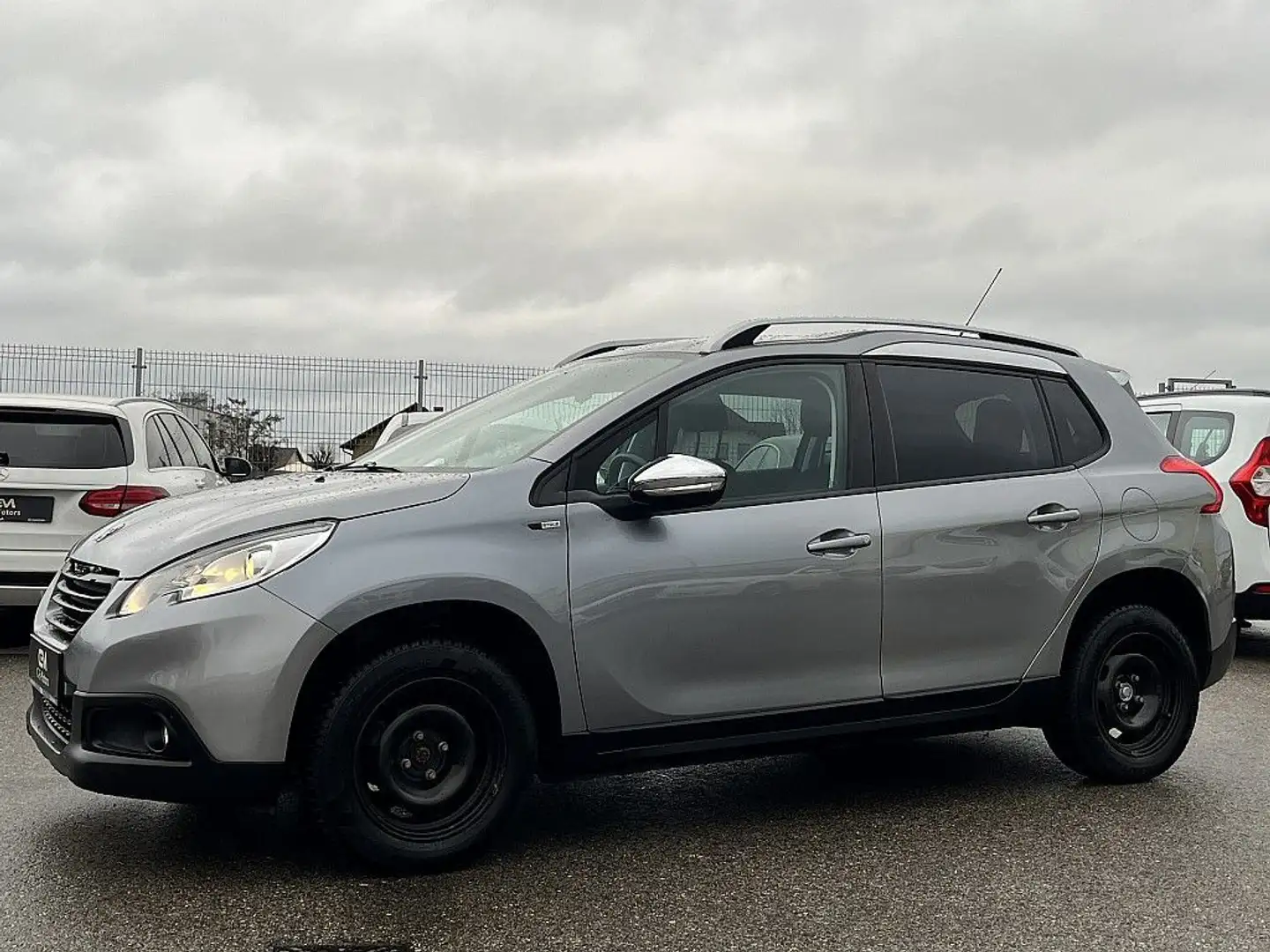 Peugeot 2008 1,6 e-HDi 92 FAP Style Grau - 2