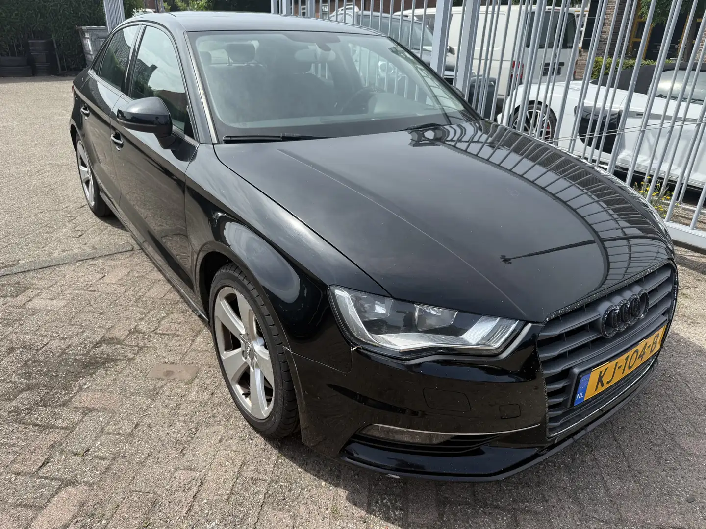 Audi A3 Limousine 1.4 TFSI Ambition Pro Line Plus Zwart - 2