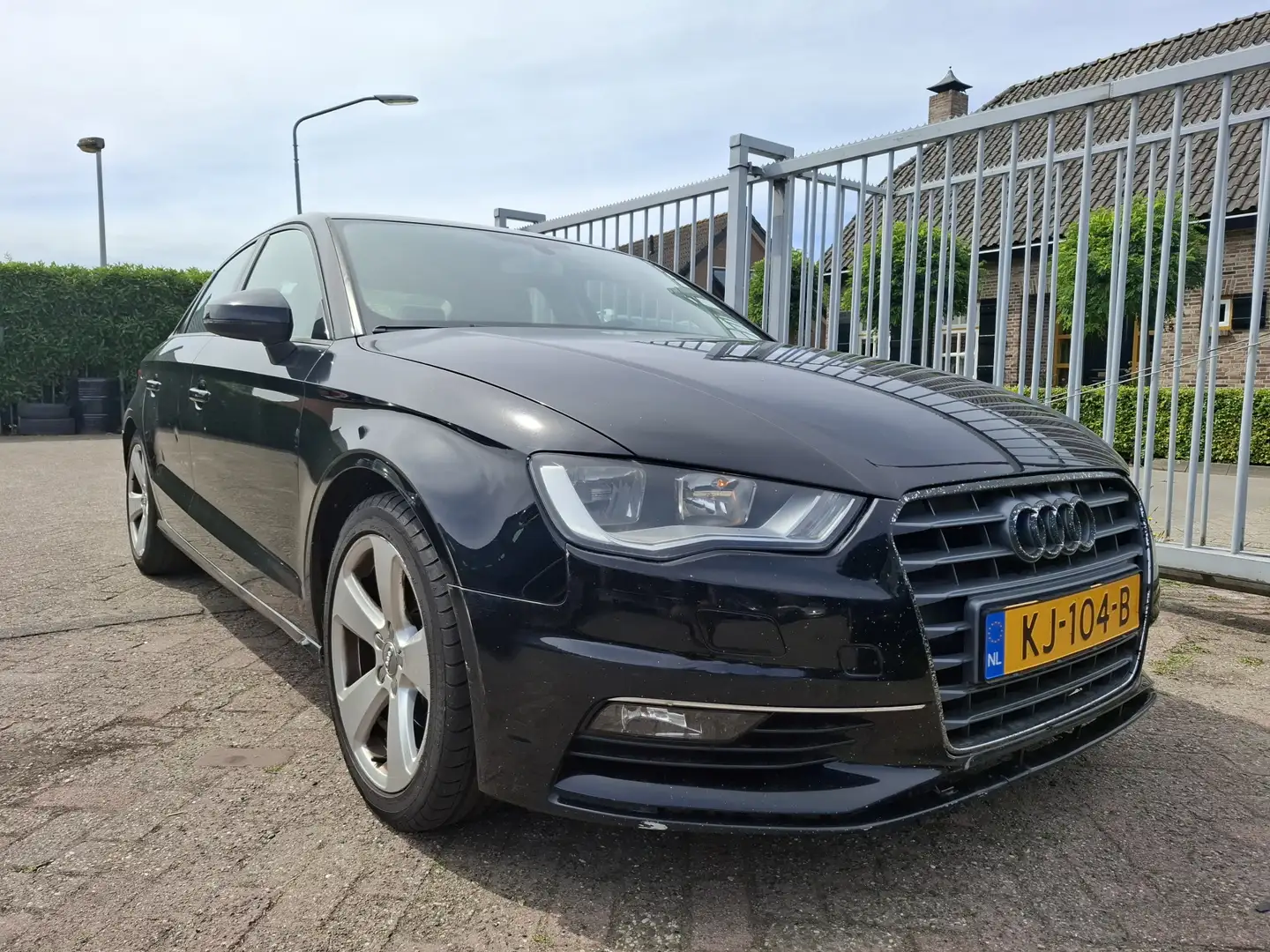 Audi A3 Limousine 1.4 TFSI Ambition Pro Line Plus Zwart - 1