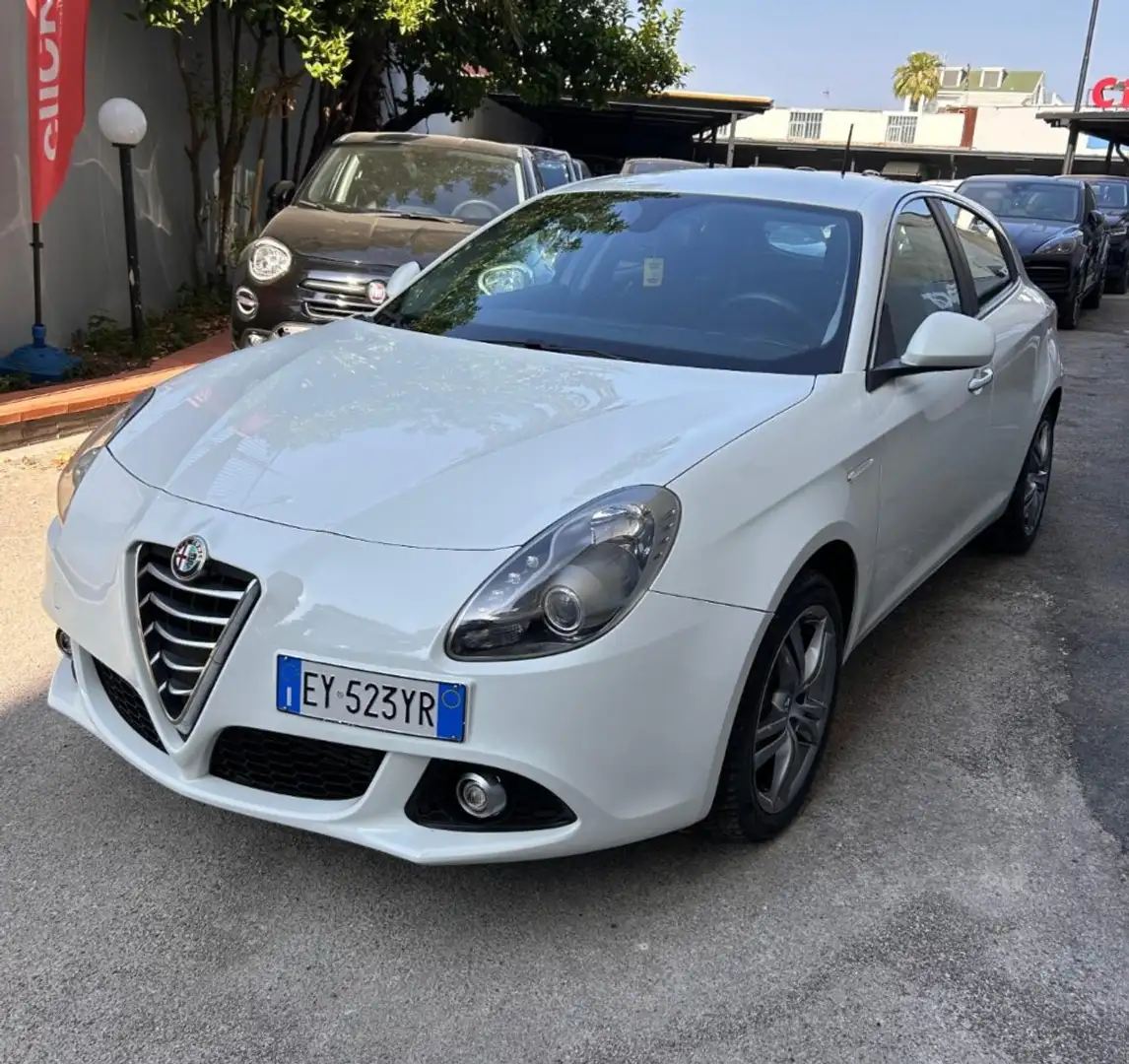 Alfa Romeo Giulietta 1.4 Turbo 120 CV GPL Distinctive Weiß - 1