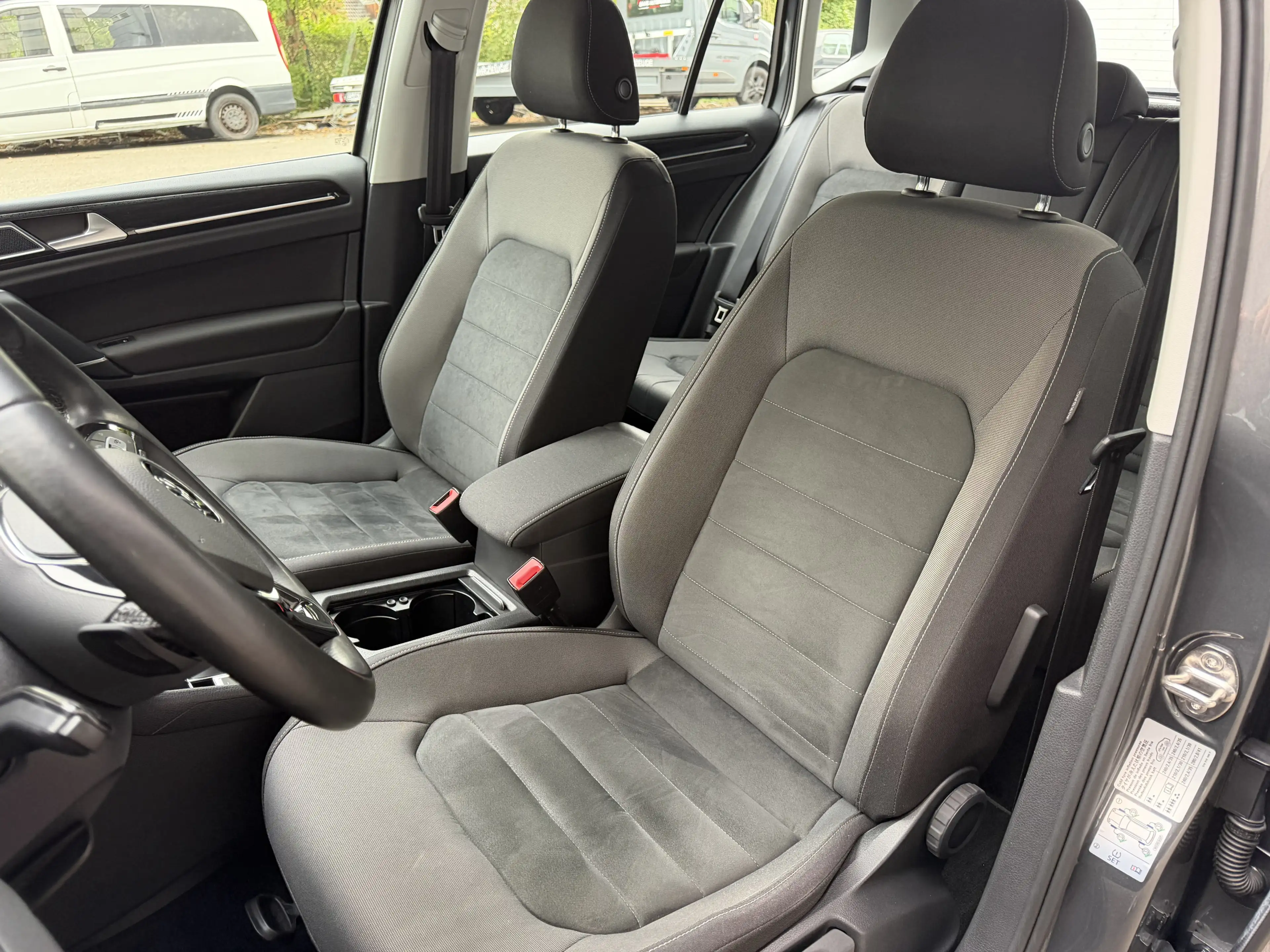 Volkswagen Golf Sportsvan Highline LED ACC Rü-Kamera AHK — photo 14