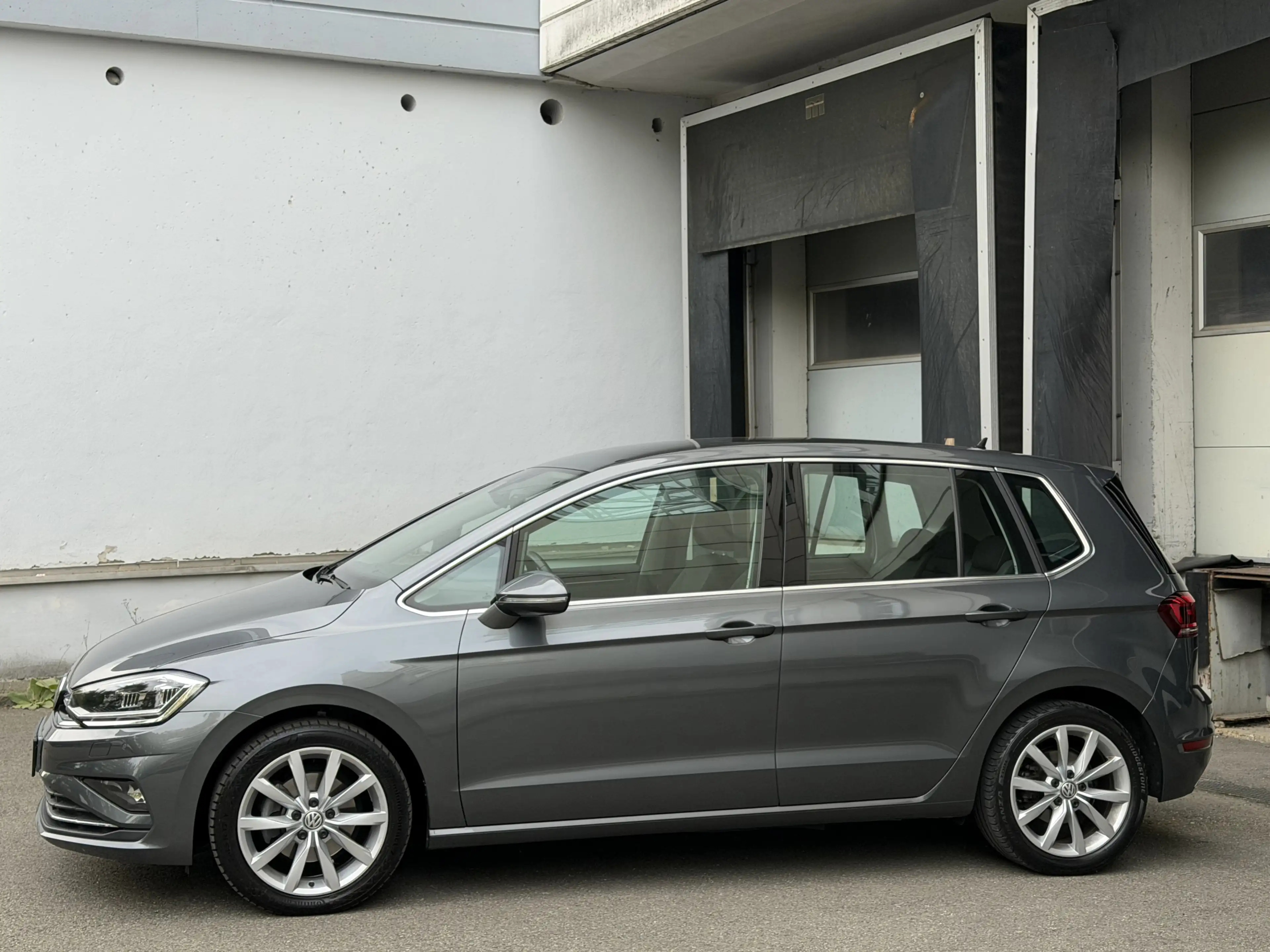 Volkswagen Golf Sportsvan Highline LED ACC Rü-Kamera AHK — photo 3