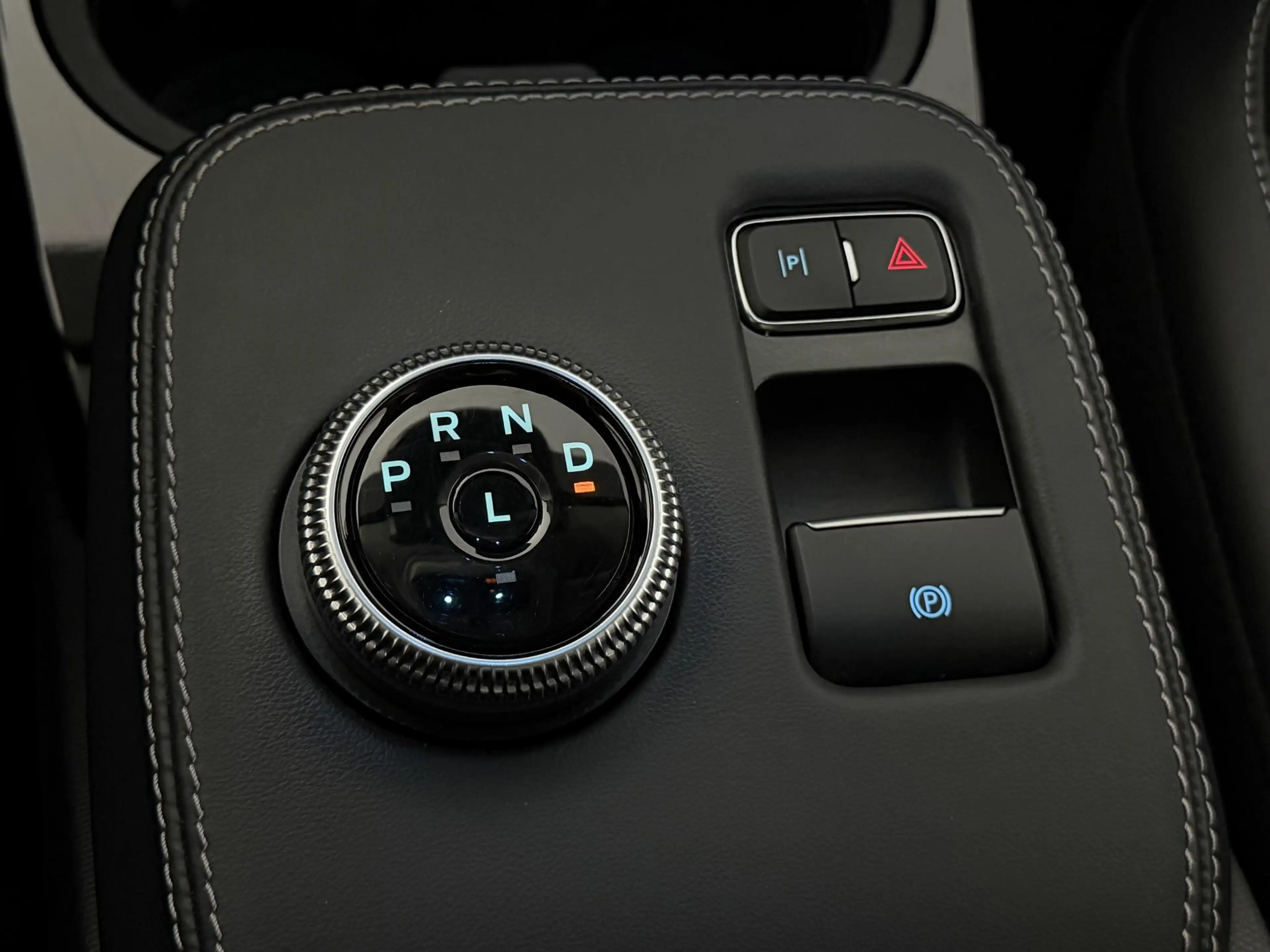Ford Mustang Mach-E Extended RWD 98 kWh — photo 29