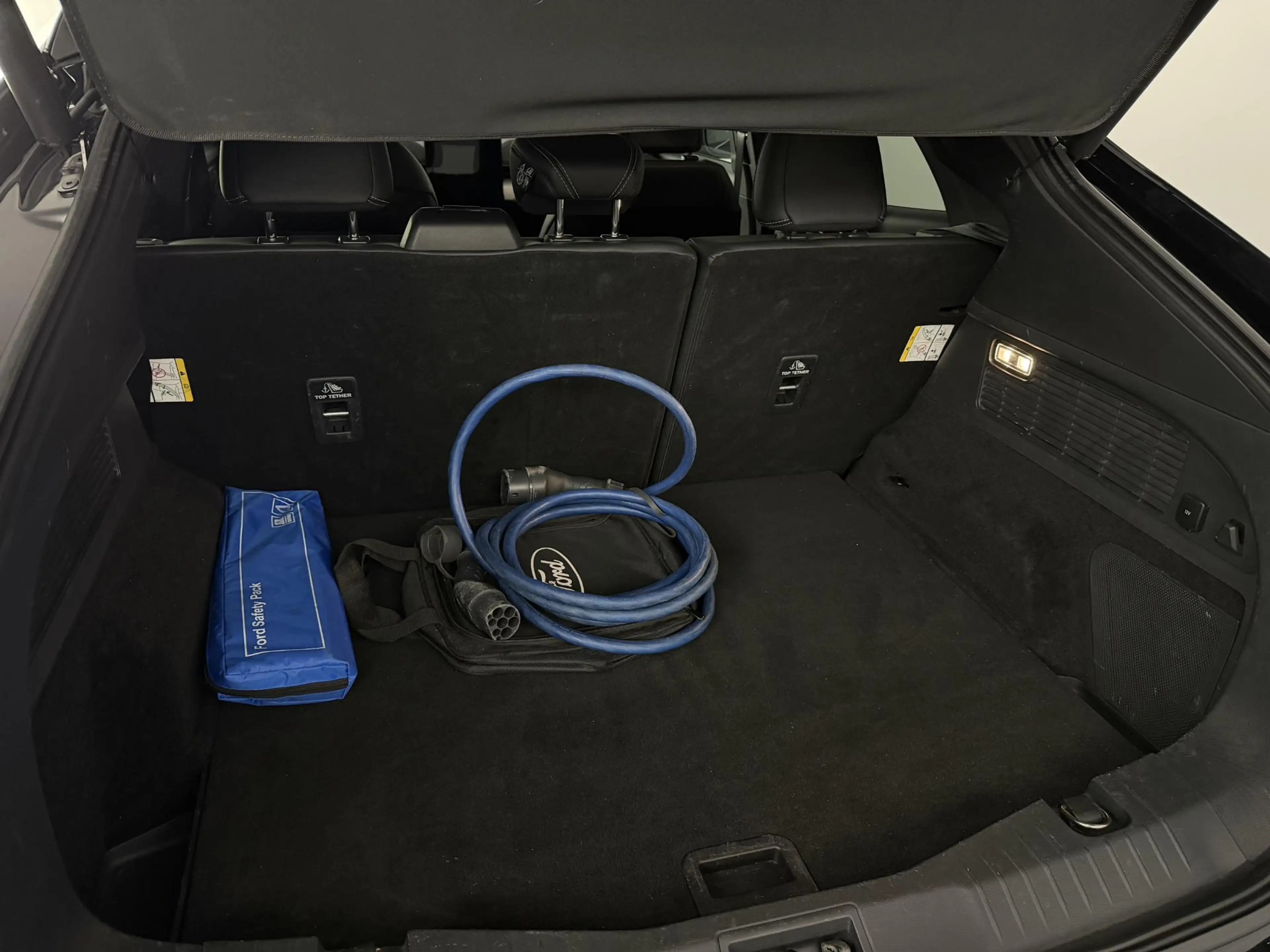 Ford Mustang Mach-E Extended RWD 98 kWh — photo 14