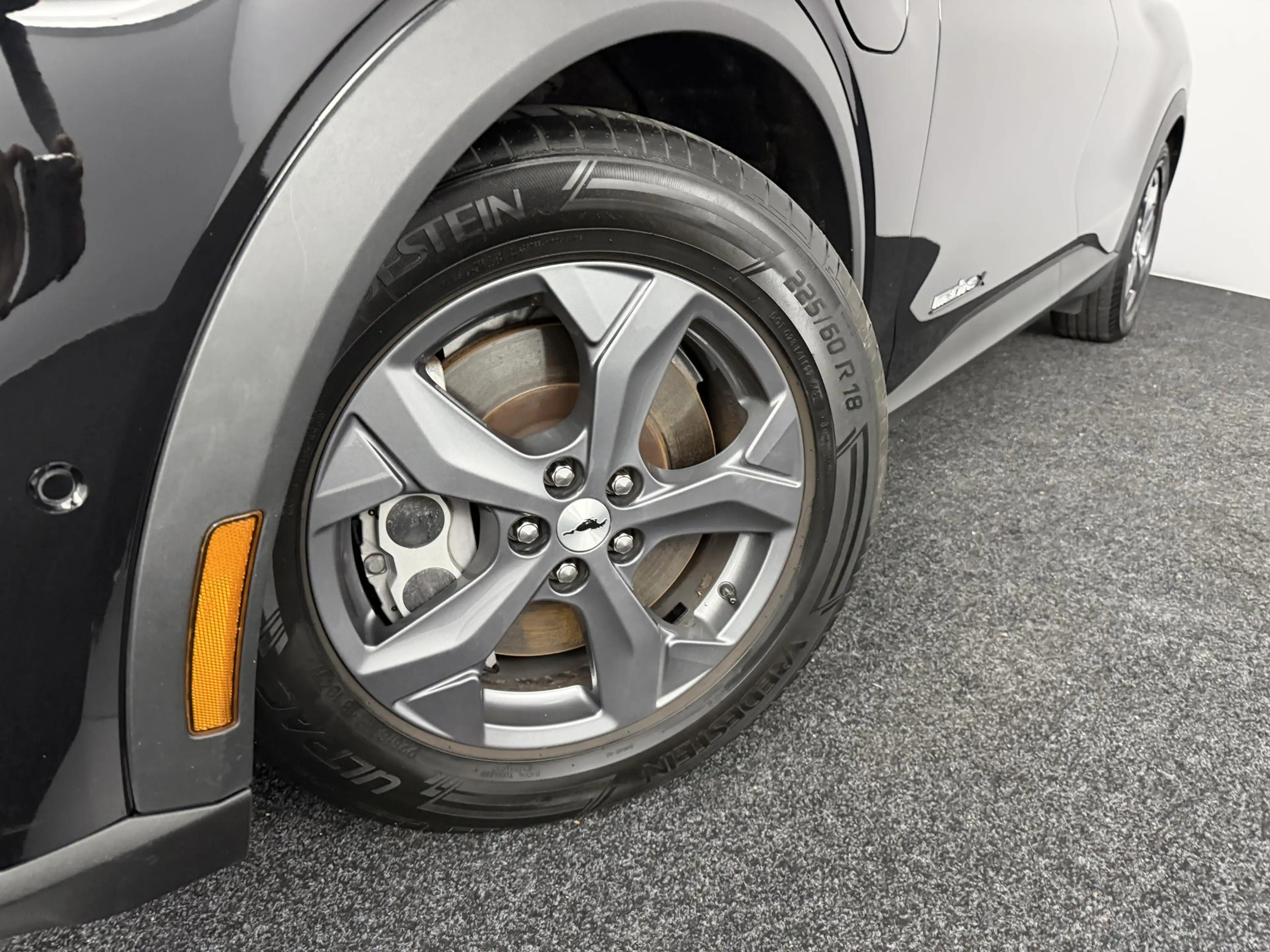 Ford Mustang Mach-E Extended RWD 98 kWh — photo 13