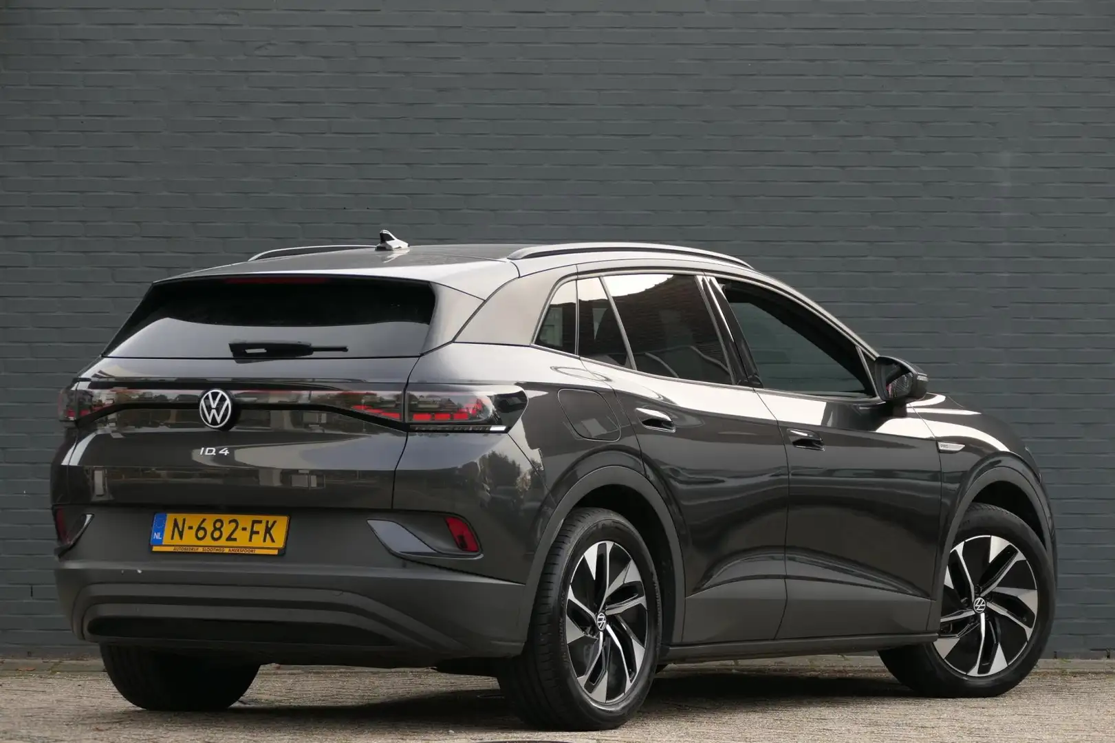 Volkswagen ID.4 Family Style Plus 77 kWh Panorama | Matrix LED | E Grijs - 2