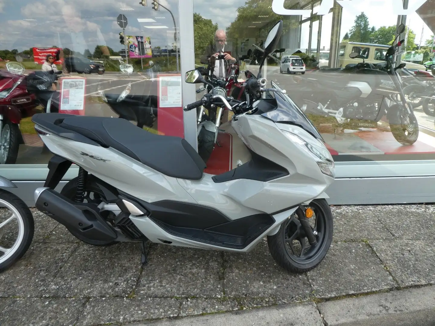 Honda PCX 125 Grey - 1