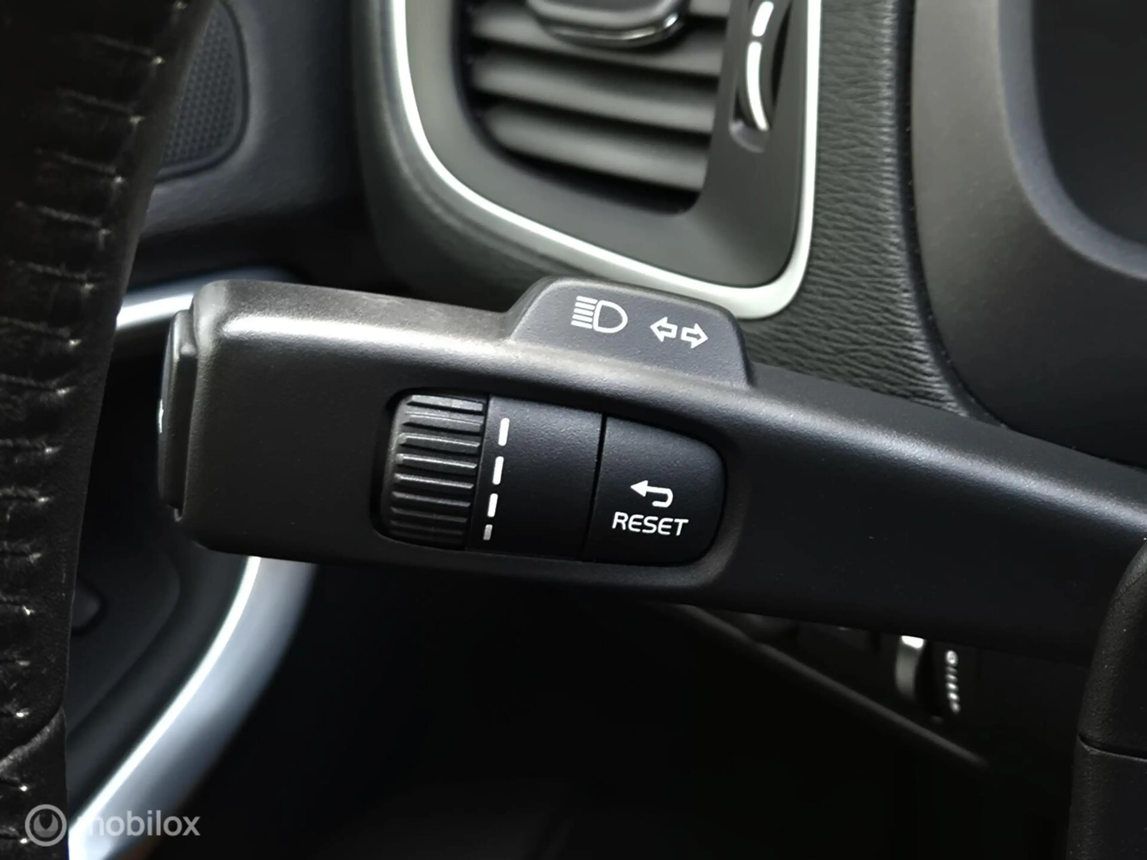 Volvo V40 1.5 T2 EDITION — photo 33