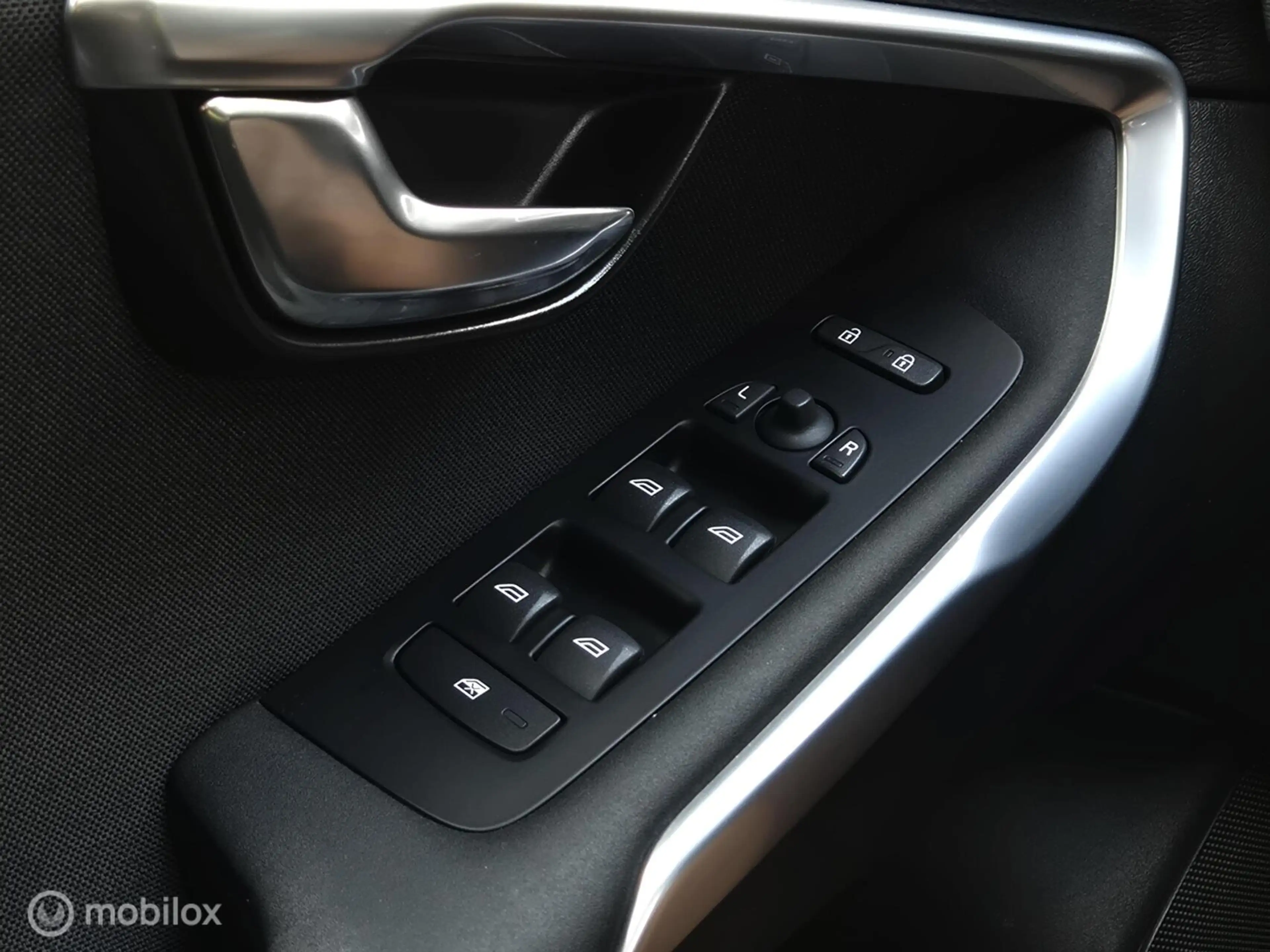 Volvo V40 1.5 T2 EDITION — photo 35