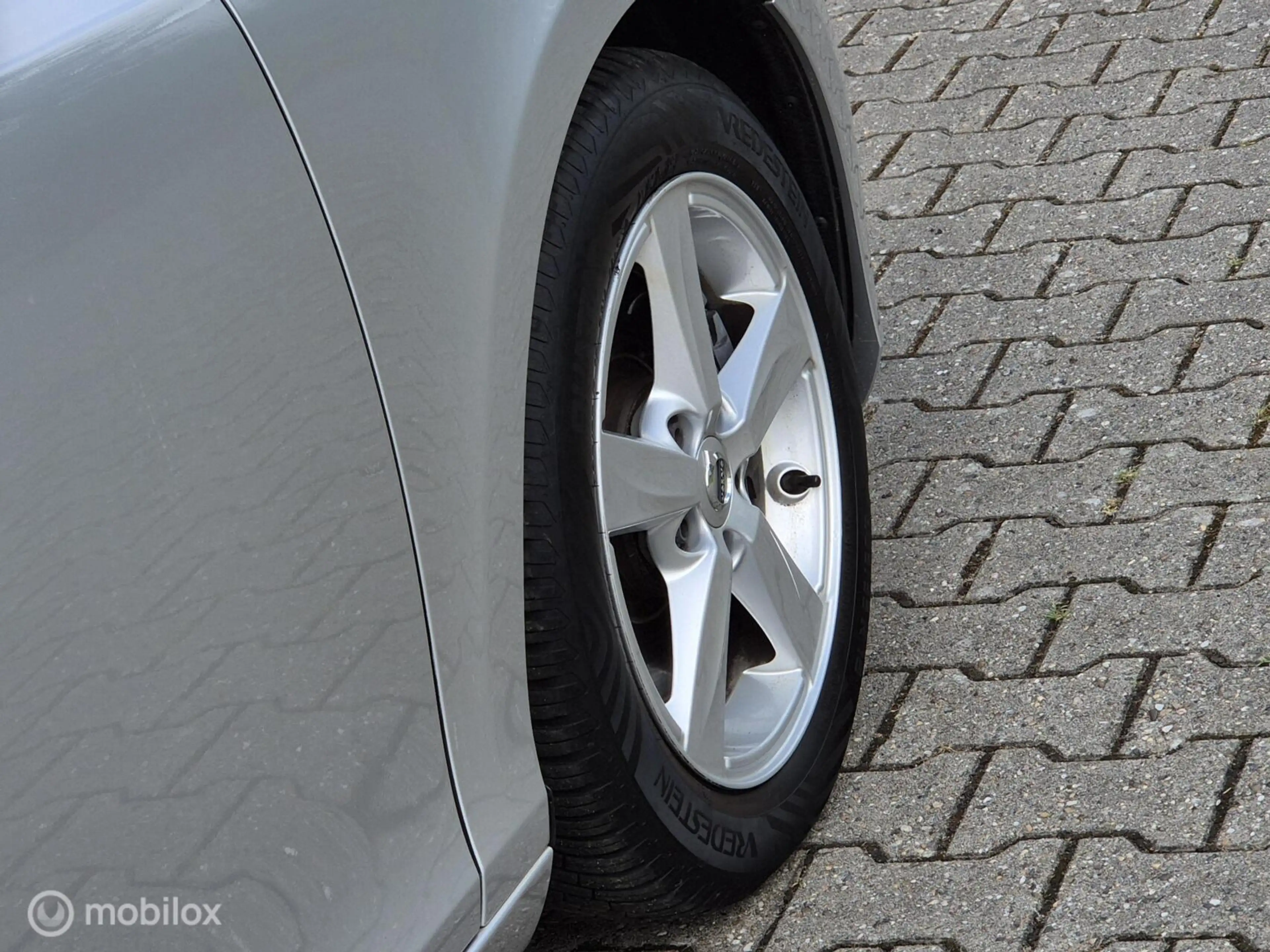 Volvo V40 1.5 T2 EDITION — photo 11