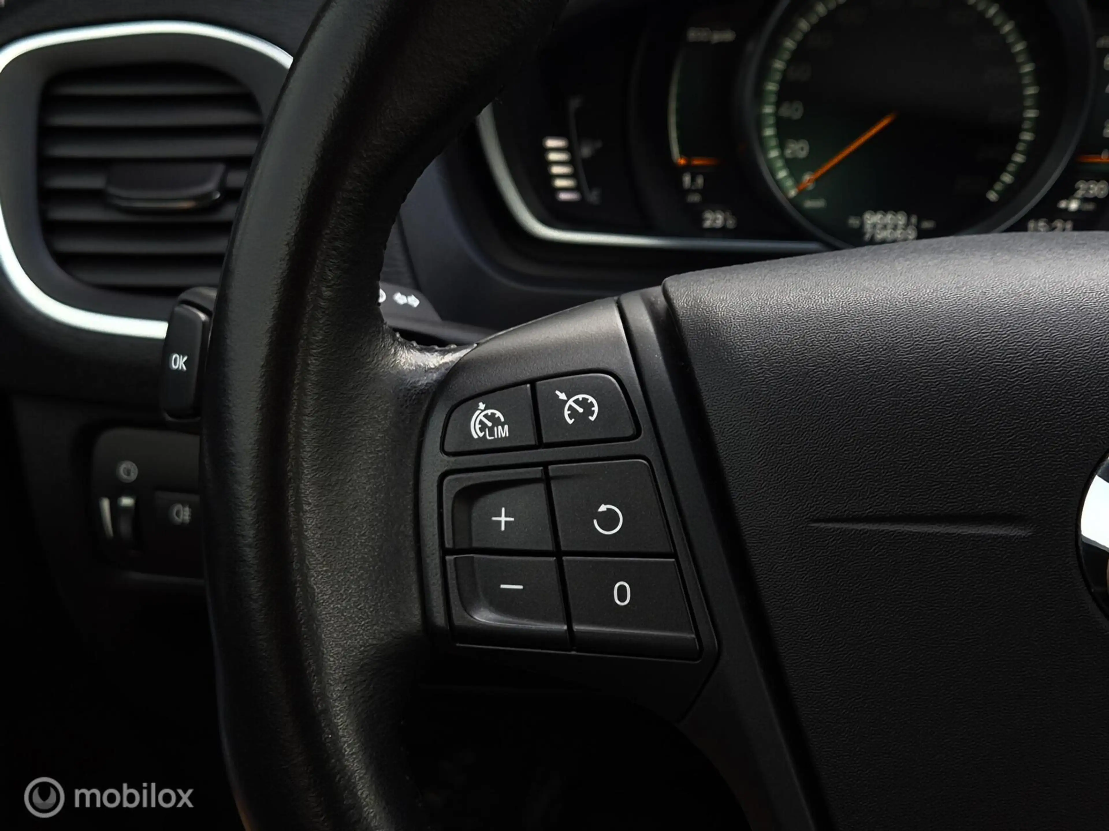 Volvo V40 1.5 T2 EDITION — photo 30