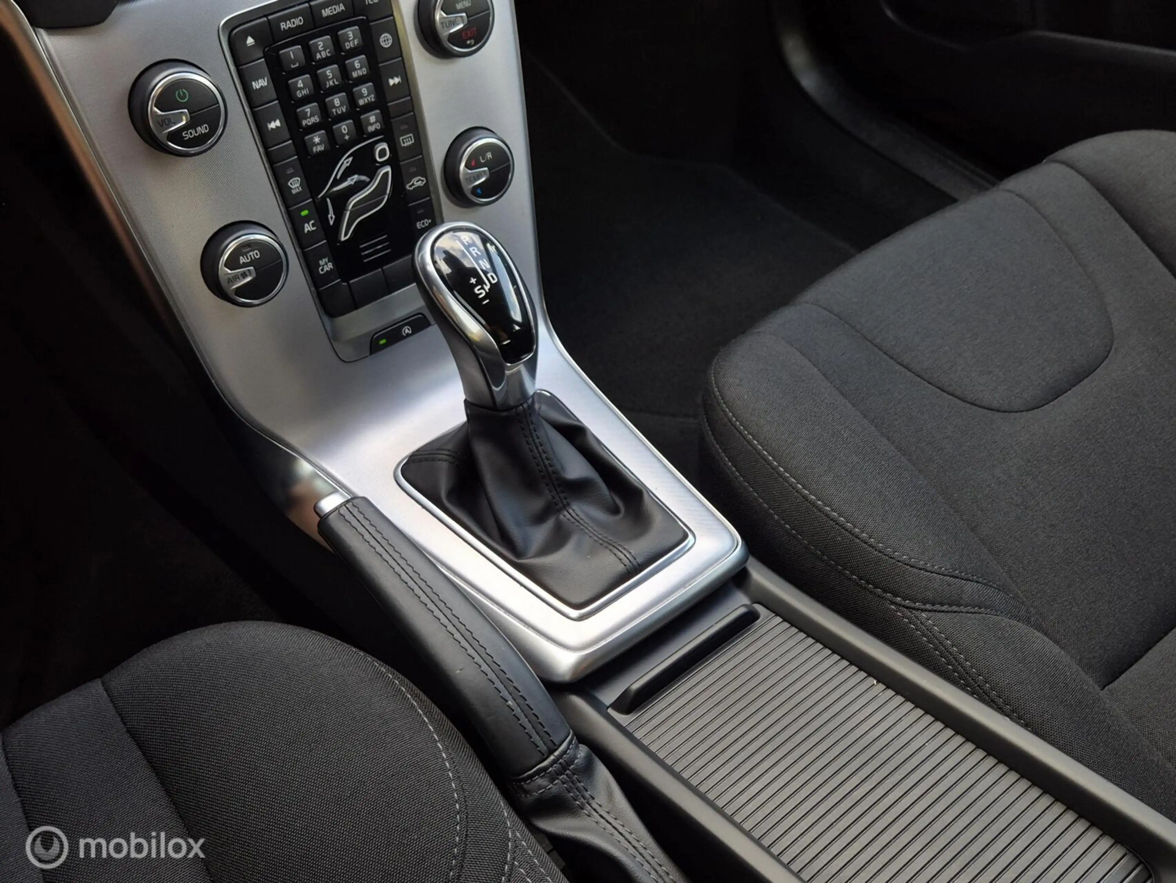 Volvo V40 1.5 T2 EDITION — photo 31