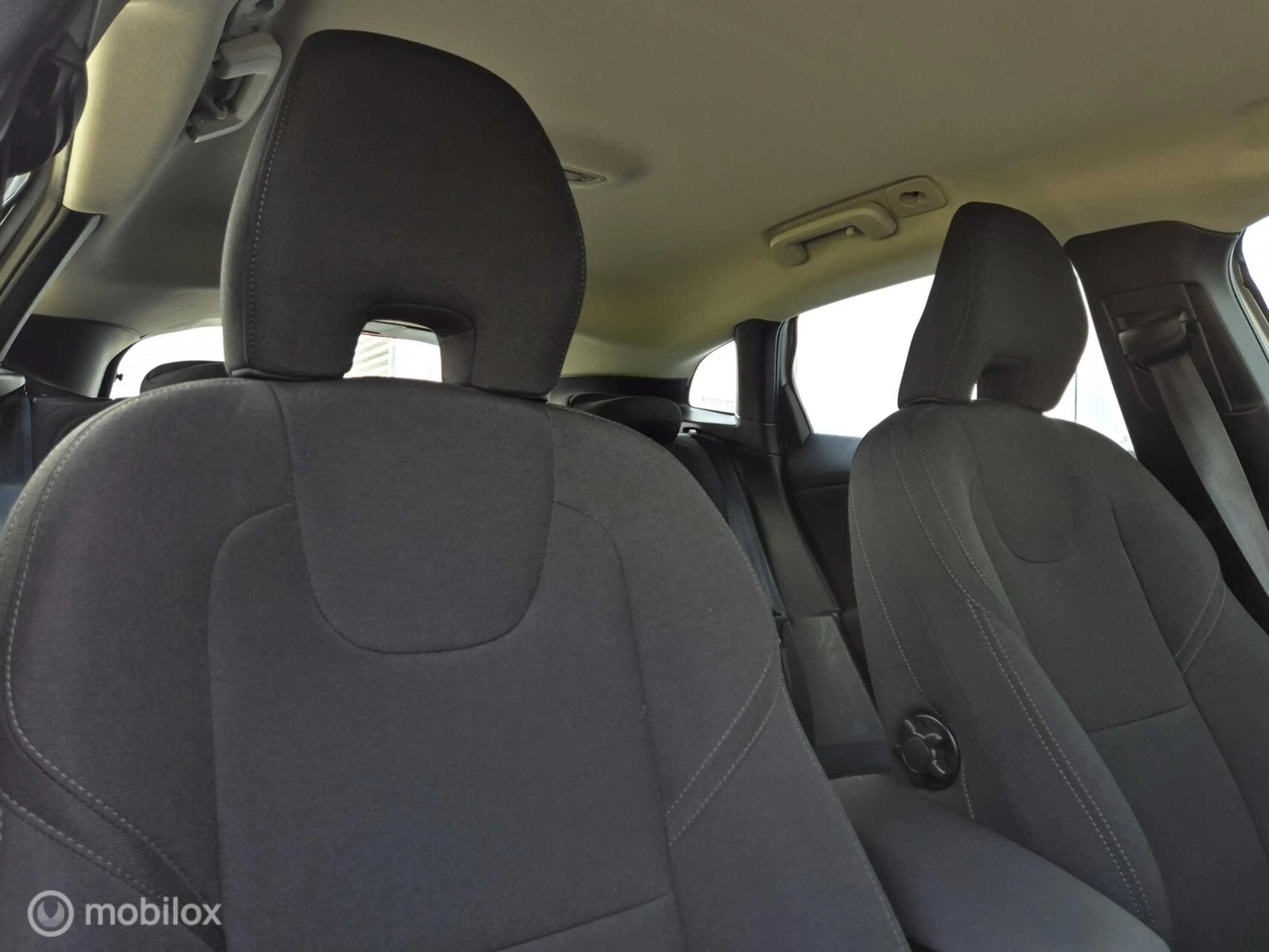 Volvo V40 1.5 T2 EDITION — photo 15