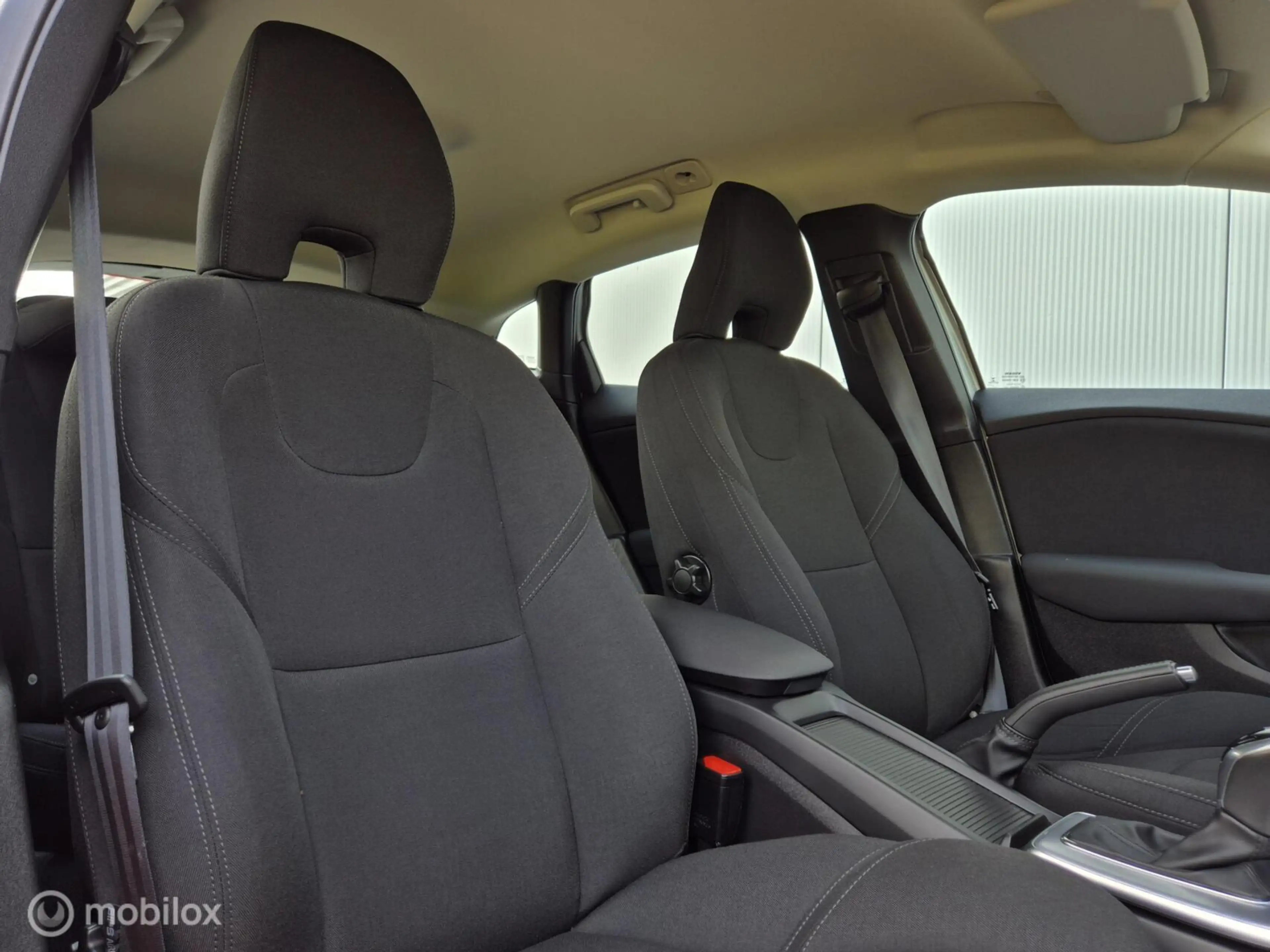 Volvo V40 1.5 T2 EDITION — photo 13