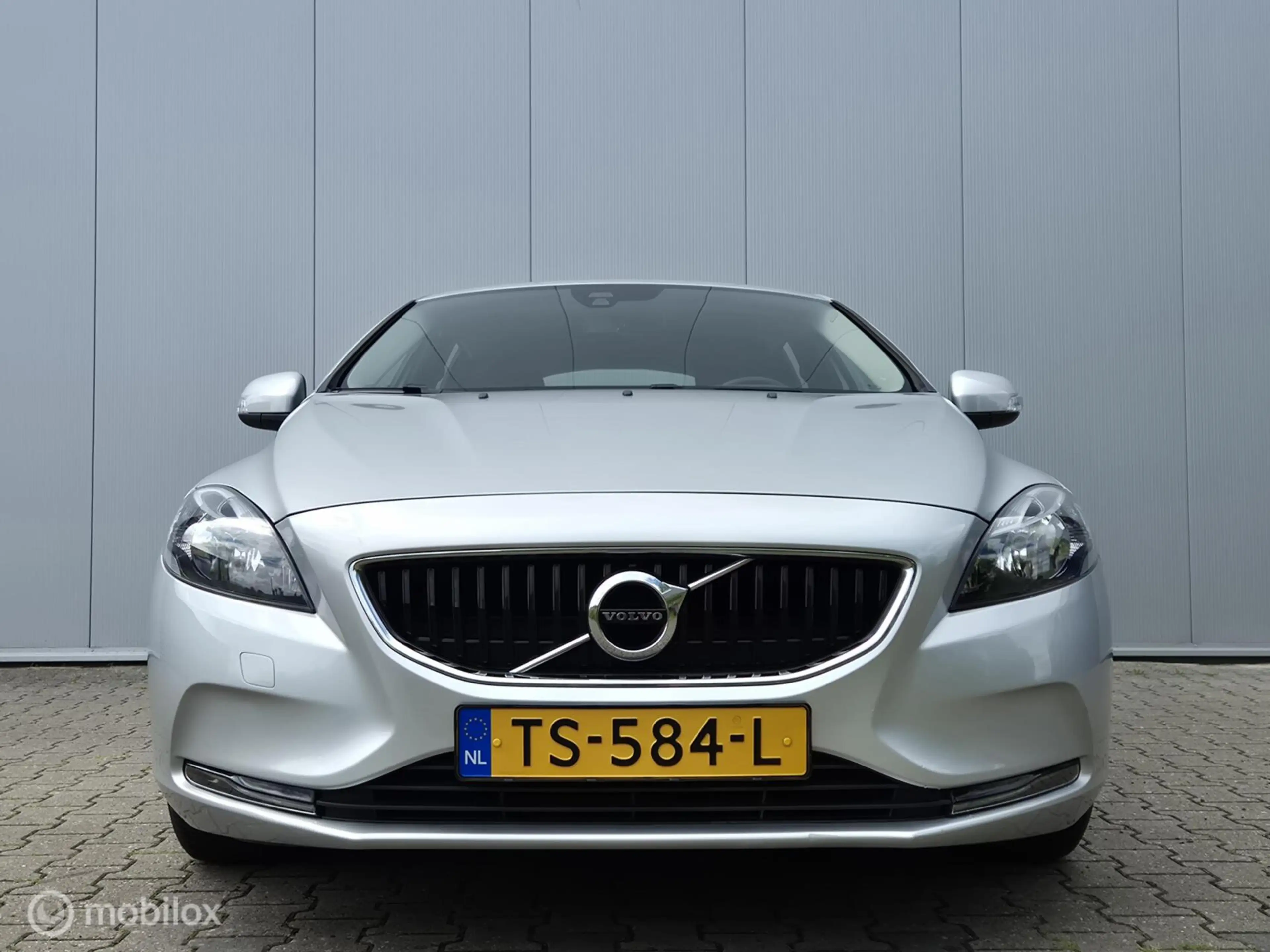 Volvo V40 1.5 T2 EDITION — photo 8