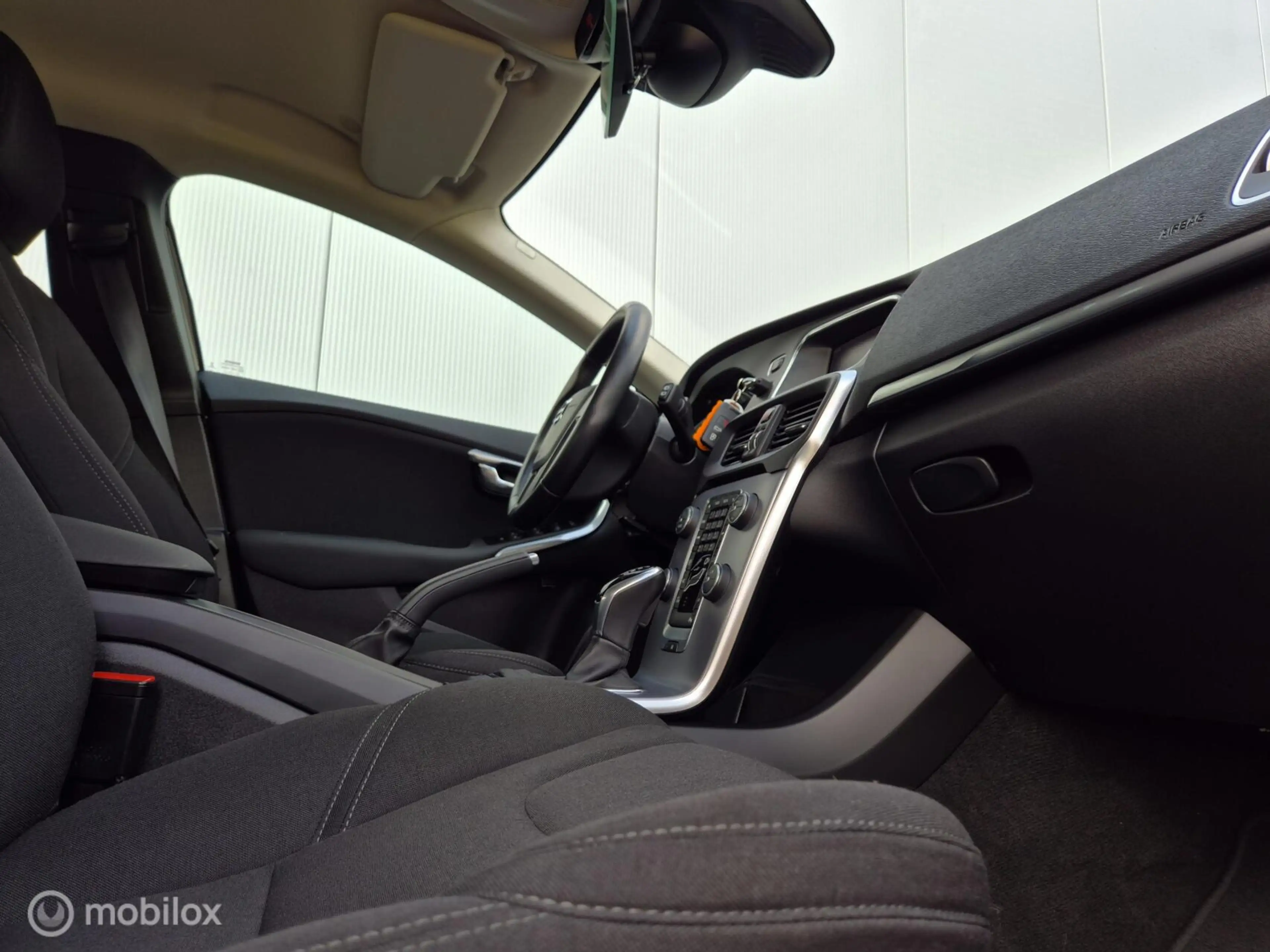 Volvo V40 1.5 T2 EDITION — photo 14